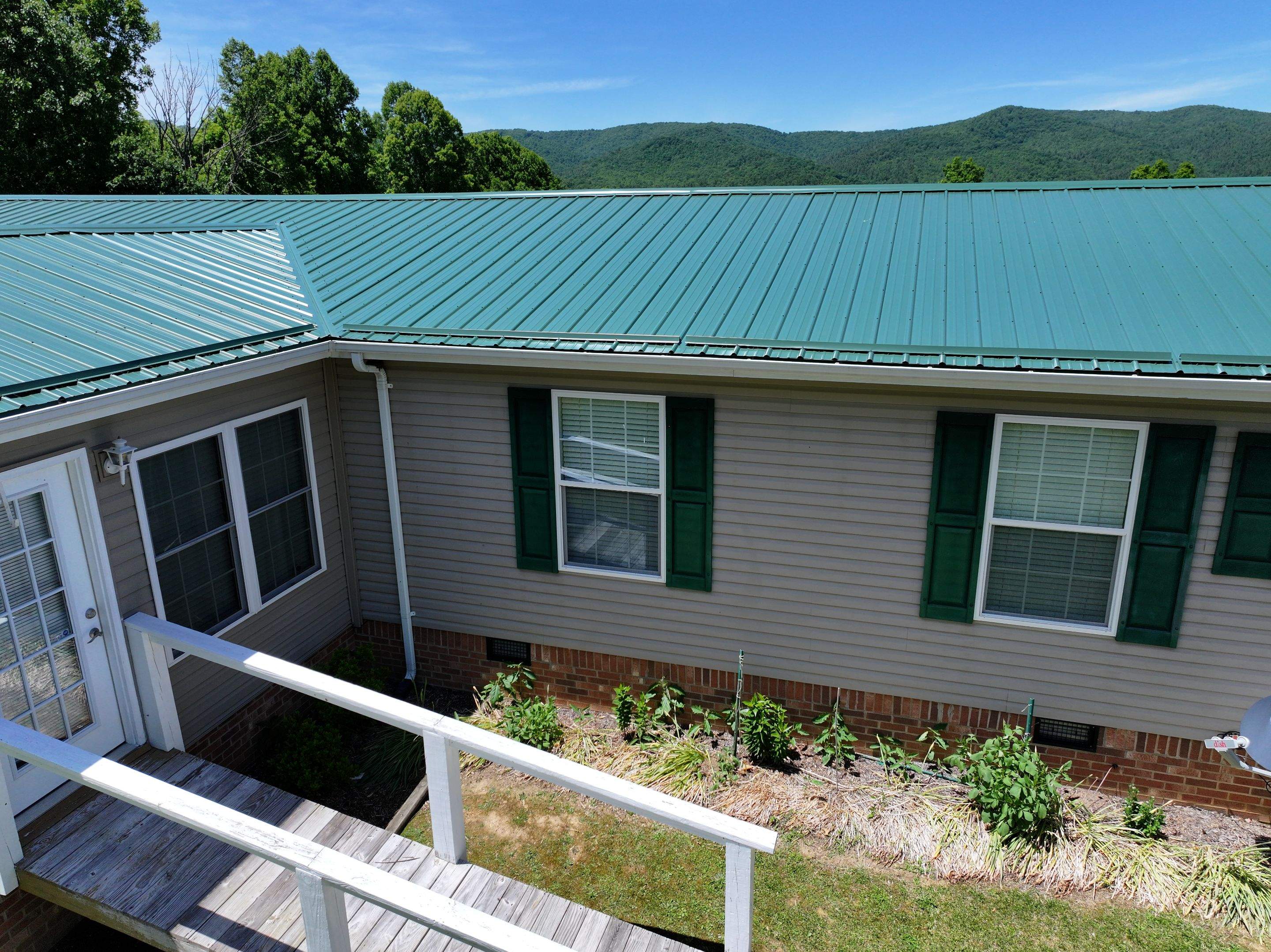 Haley Residence by Omnia Roofing