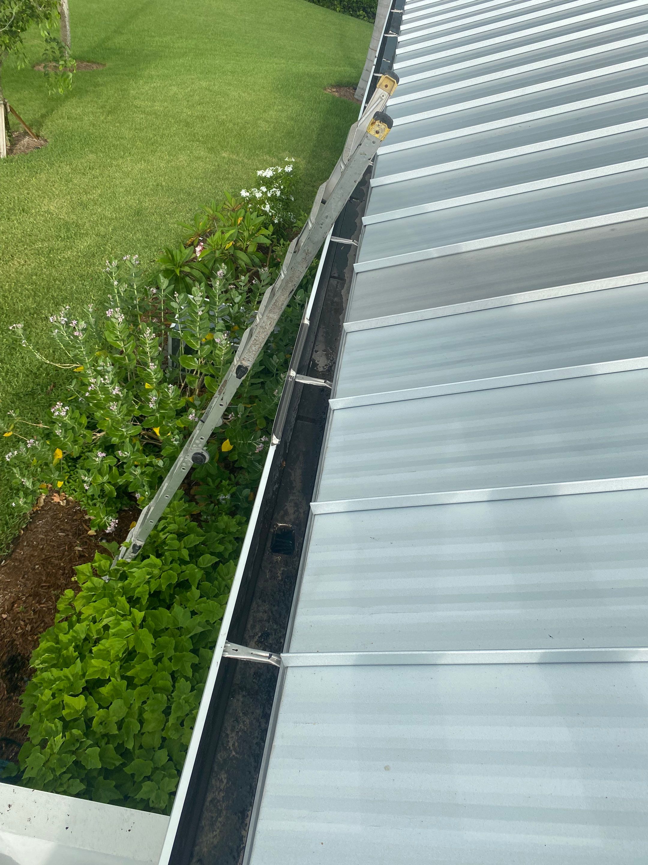 7 inch seamless gutters using gutter cleaning in Nokomis FL by Gutter Professors