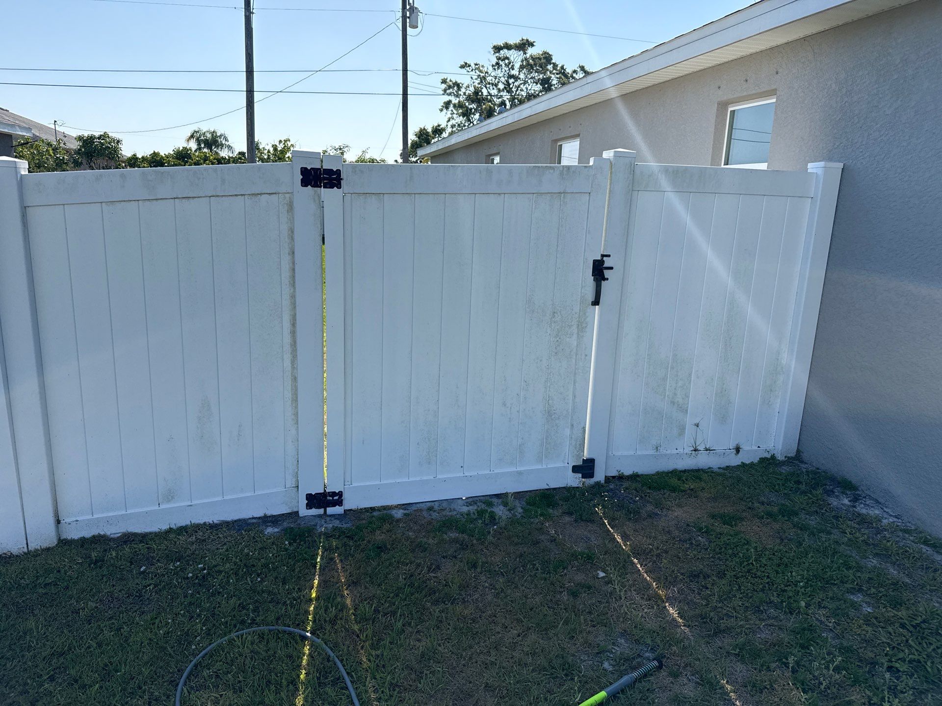 Vinyl Fence Cleaning | Jackson Crossing Community | Palmetto, FL by Sunshine AquaWash