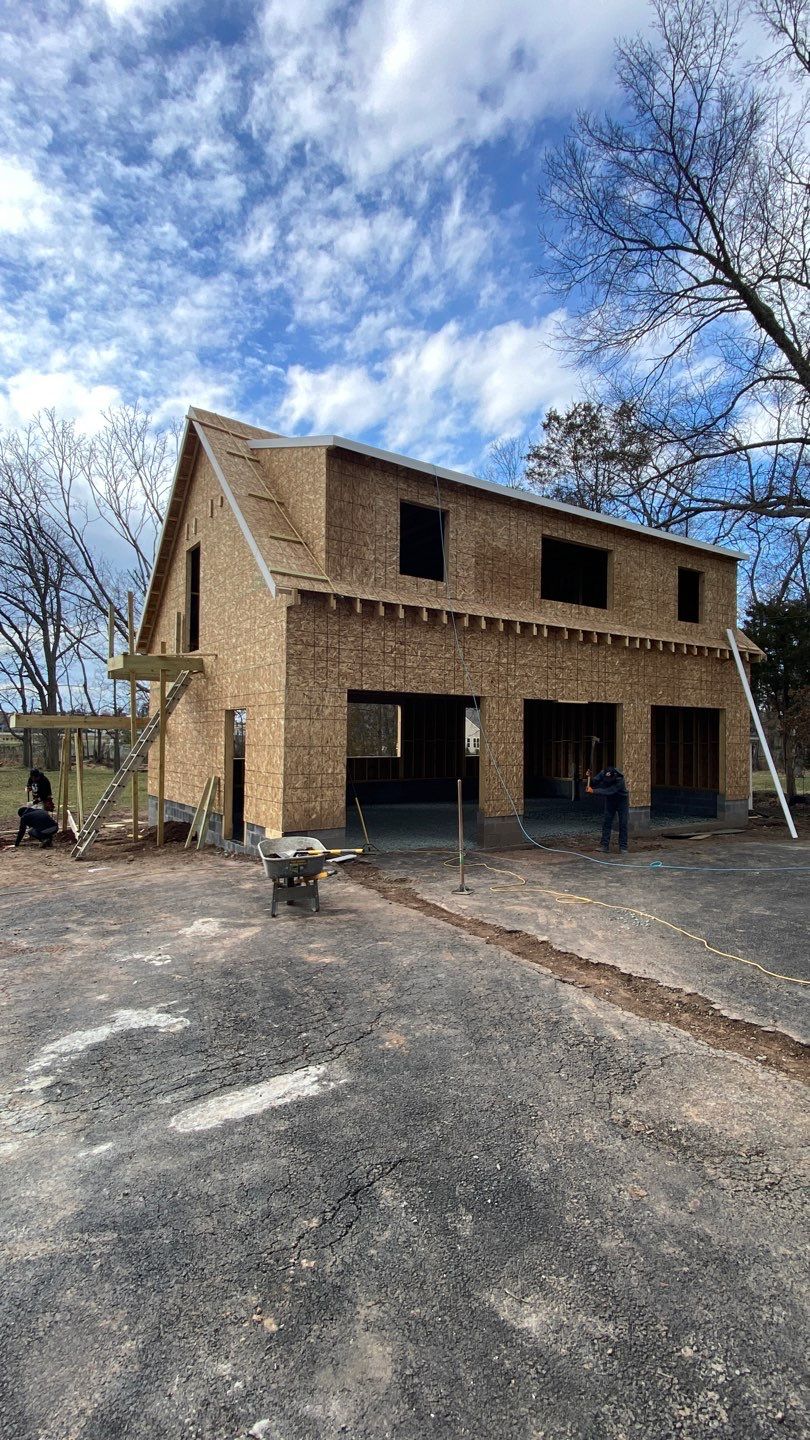 build car garage and efisienci room  using new construction by Jesus Master Handyman LLC 