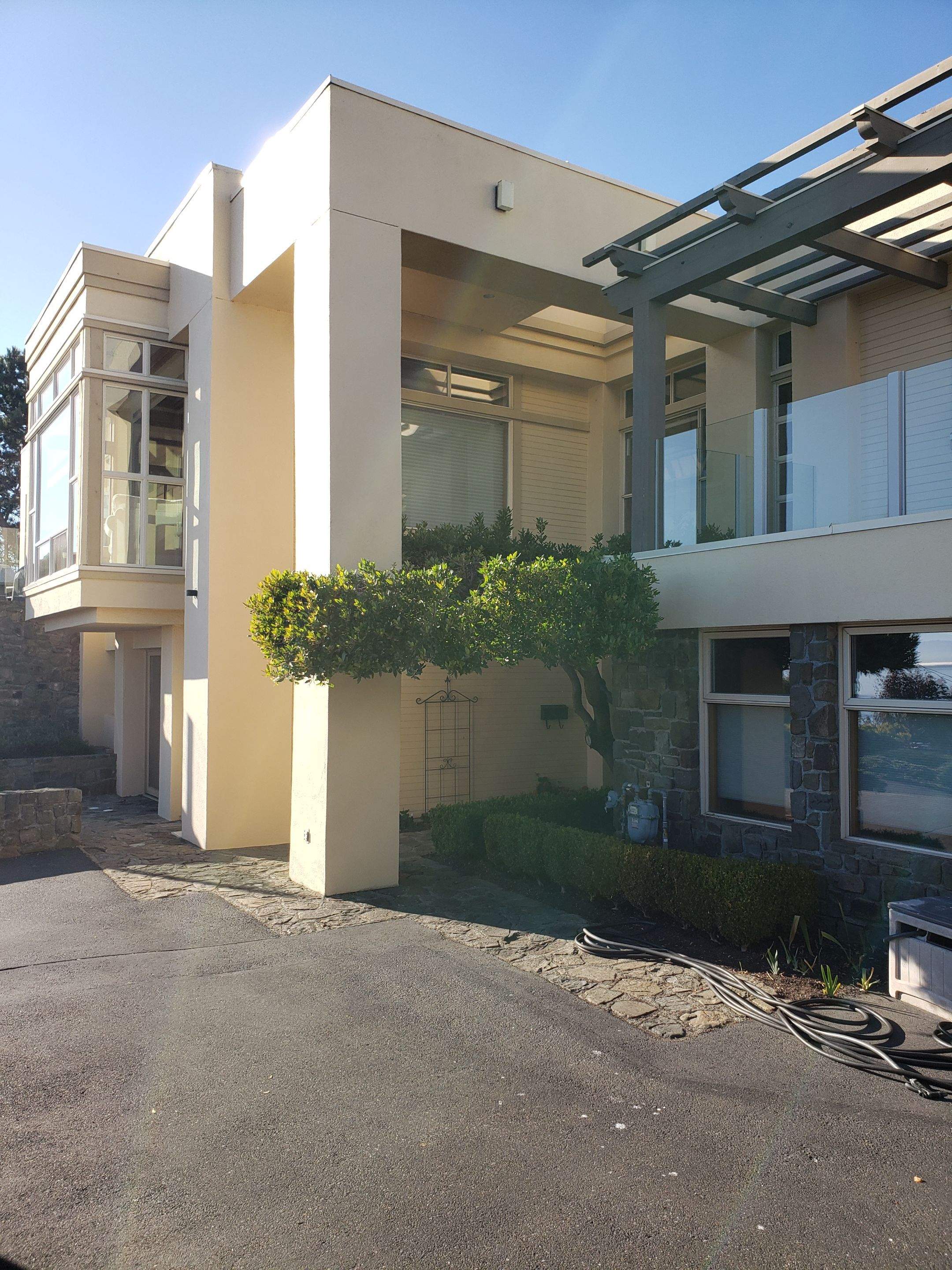 Garden Care - Oak Bay Residence by Habanero Garden and Exterior Care