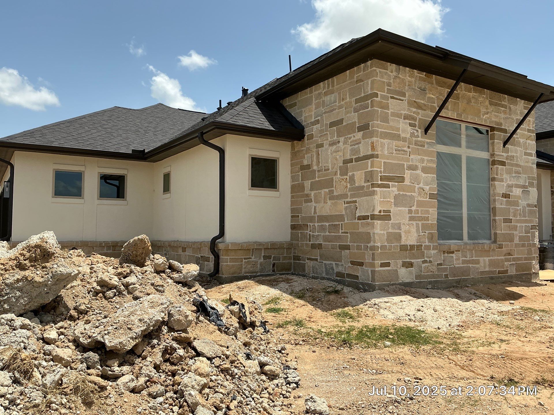 Waller Estate Elegance: Apex Stucco with Grand Stone Accents by Apex Conventional Stucco Llc