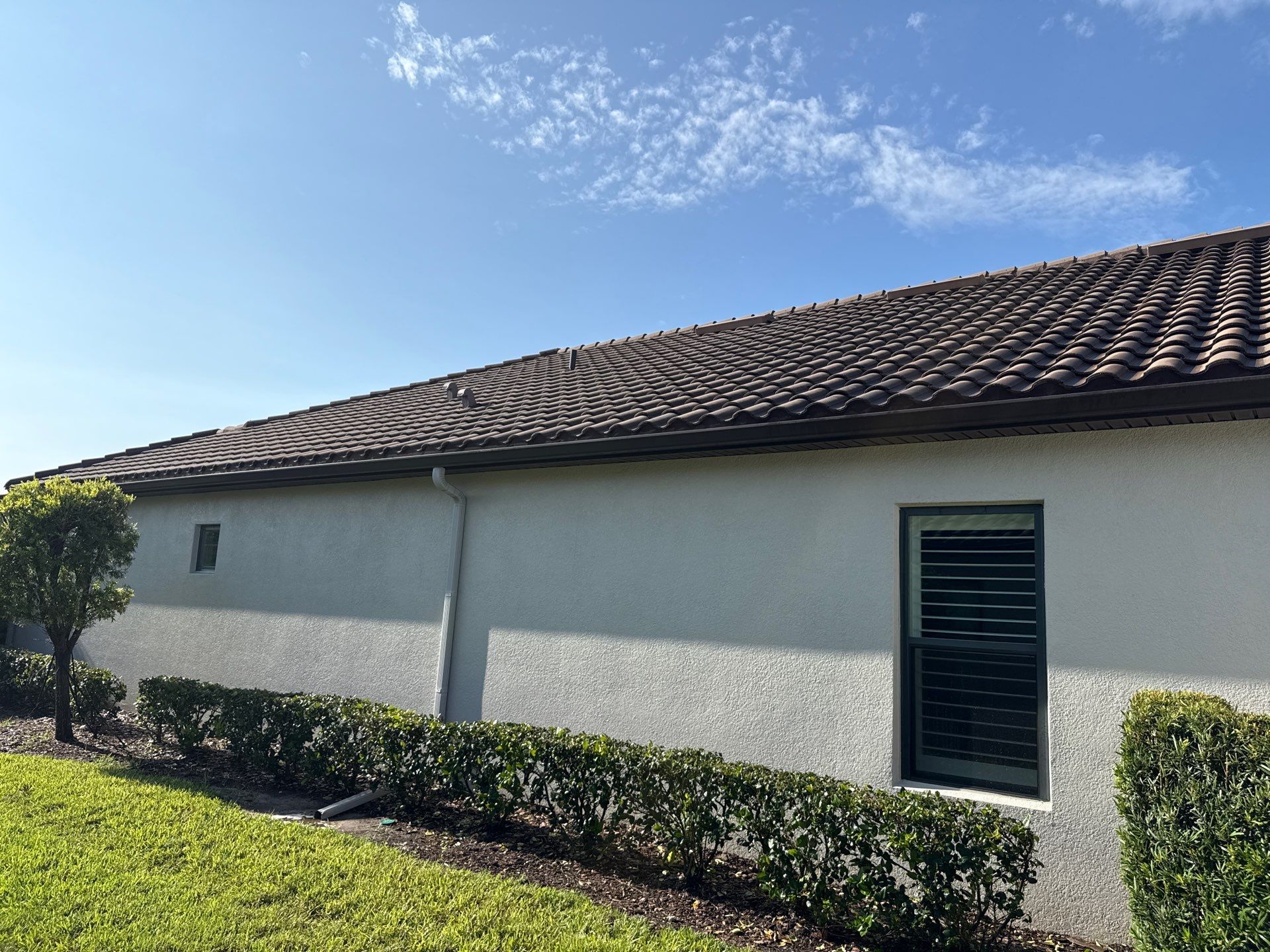 Concrete Tile Roof, Paver Driveway & Lanai Cleaning – Artisan Lakes Esplanade, Palmetto, FL by Sunshine AquaWash