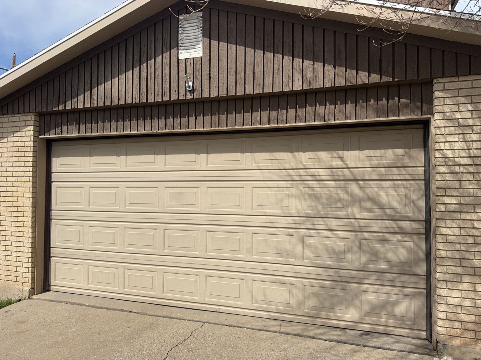 Sandy | Monochromatic Hardie Board & Batten | Iron Gray by Ideal Siding Utah