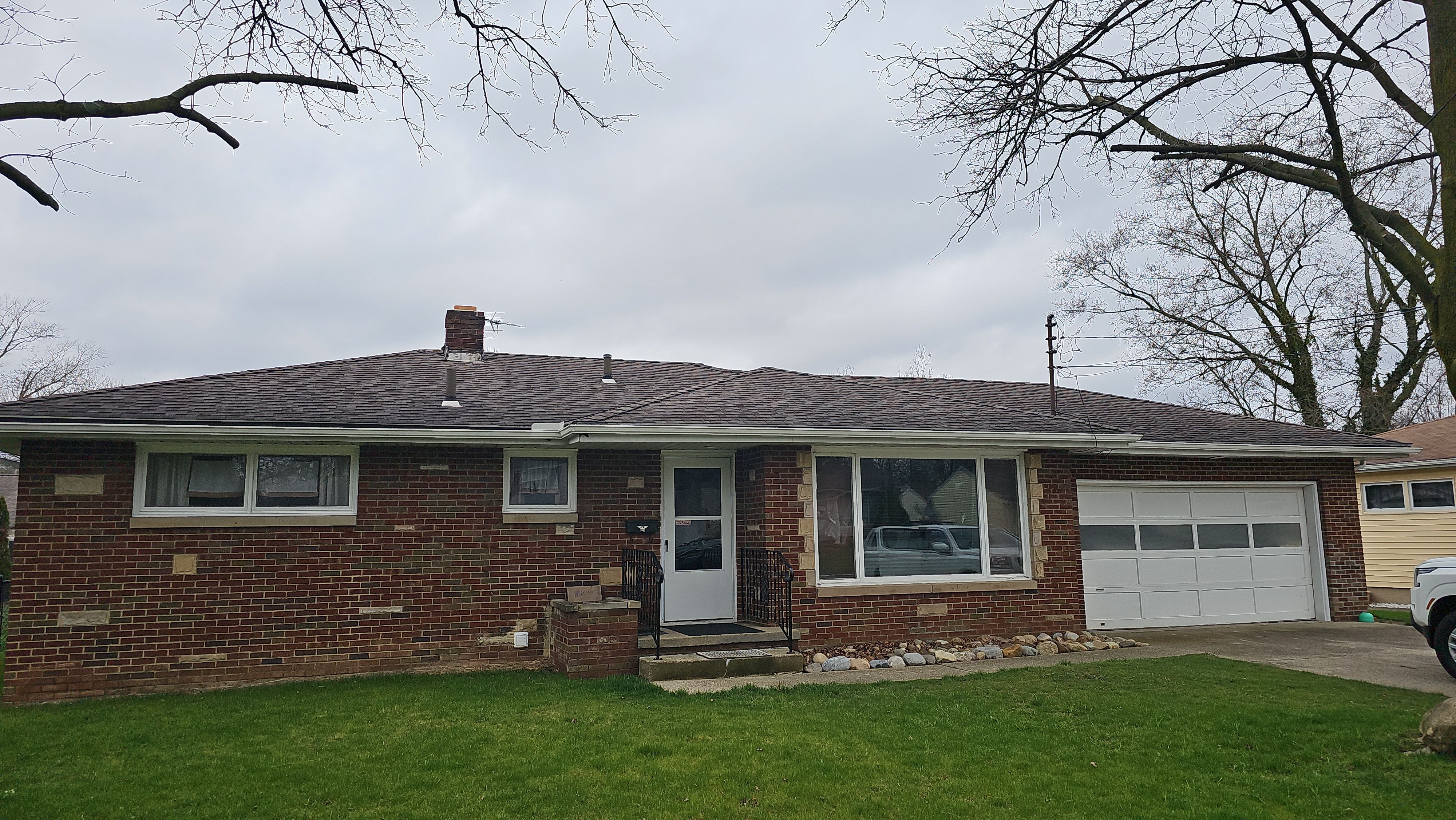 Atlas Pinnacle, Color, Weathered Wood, Drip Edge, Royal Brown by Eagle Eye Roofing