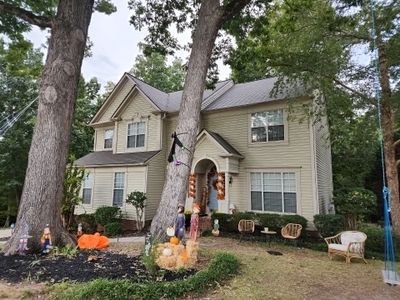 Residential Roofing Installation using Ashphalt Shingles
