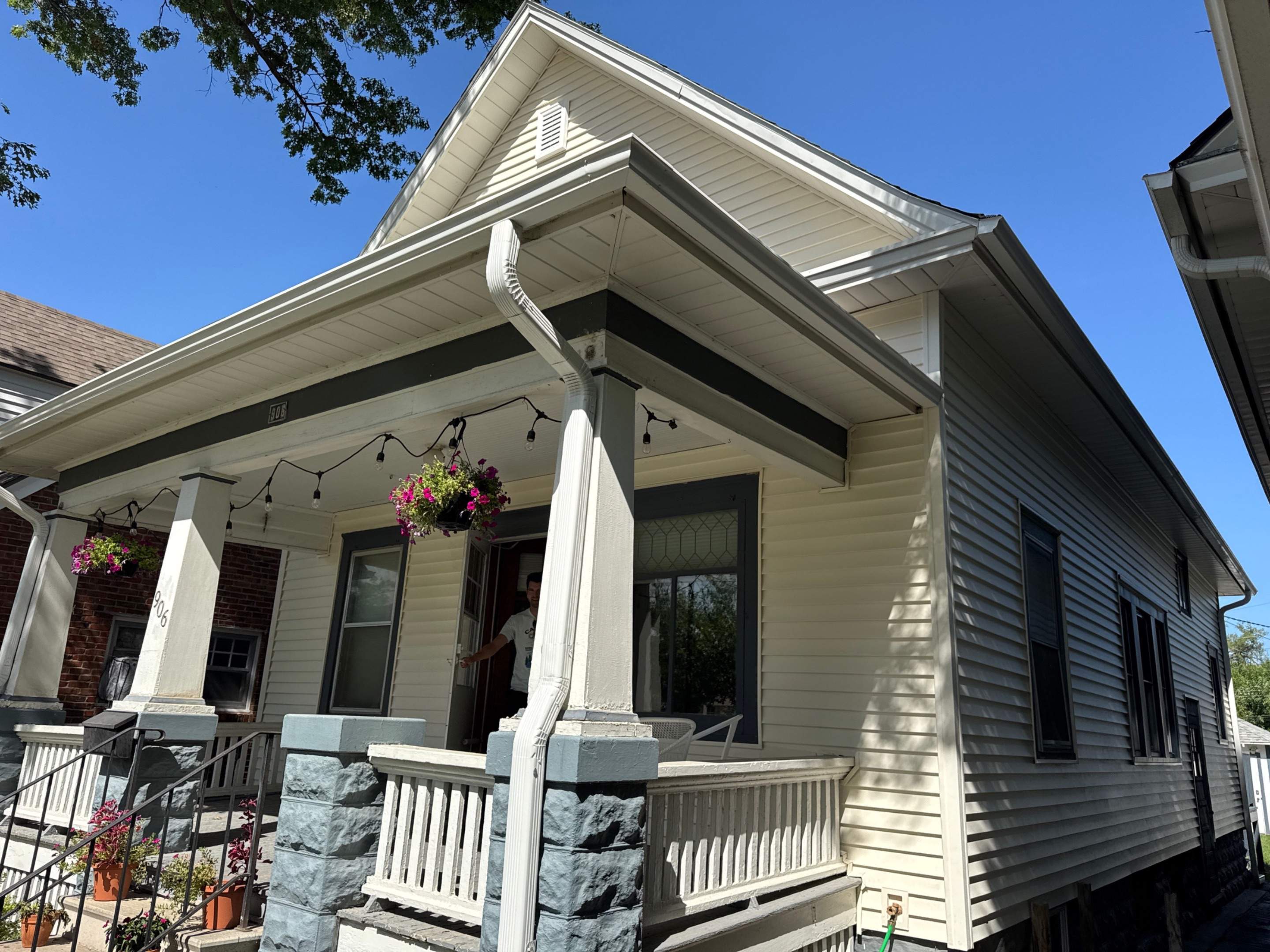 Vinyl Siding Replacement and Exterior Upgrades in Midtown by Hansen Projects