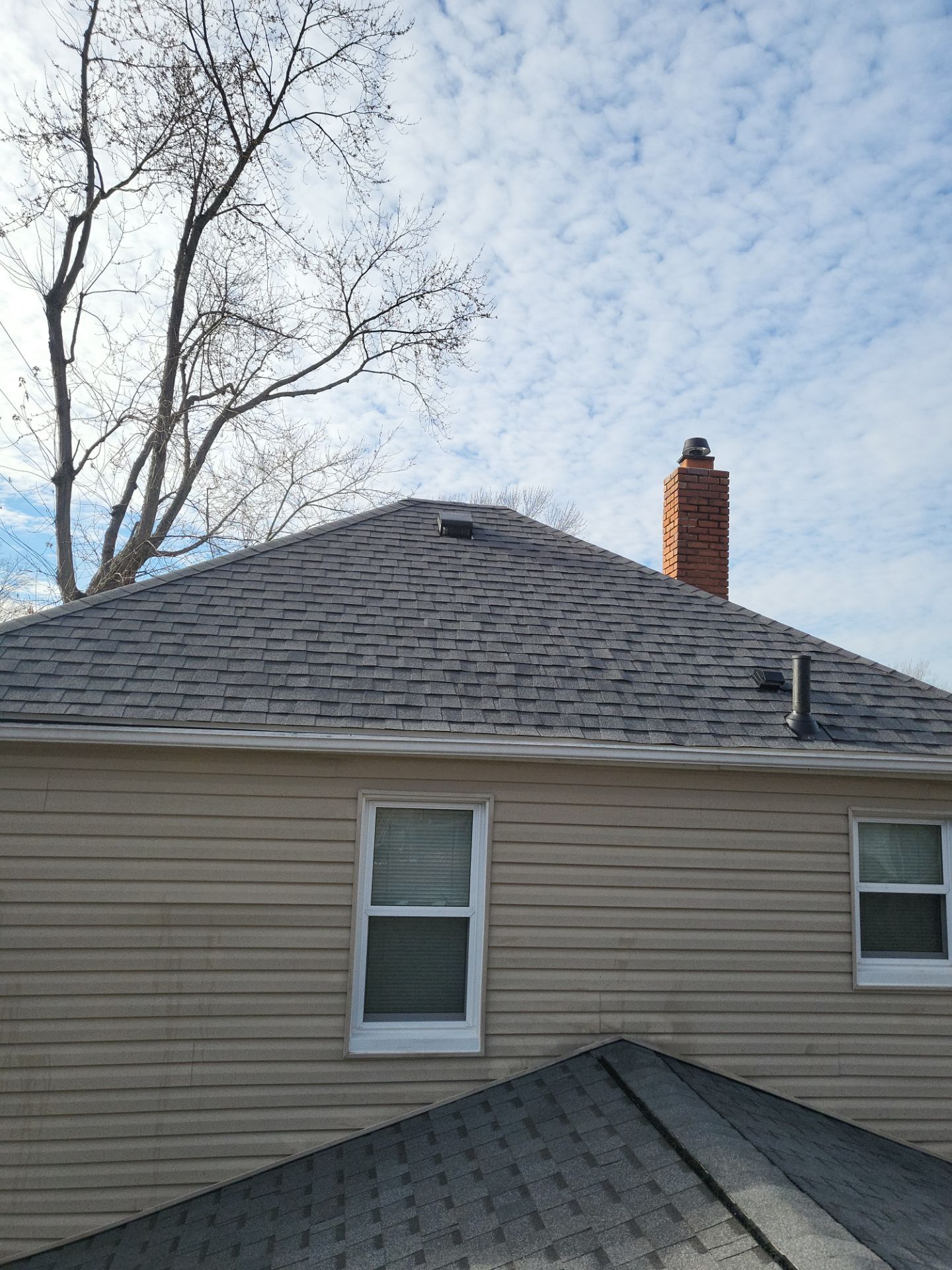 Atlas Pinnacle, Color: Pewter, Drip Edge: White by Eagle Eye Roofing
