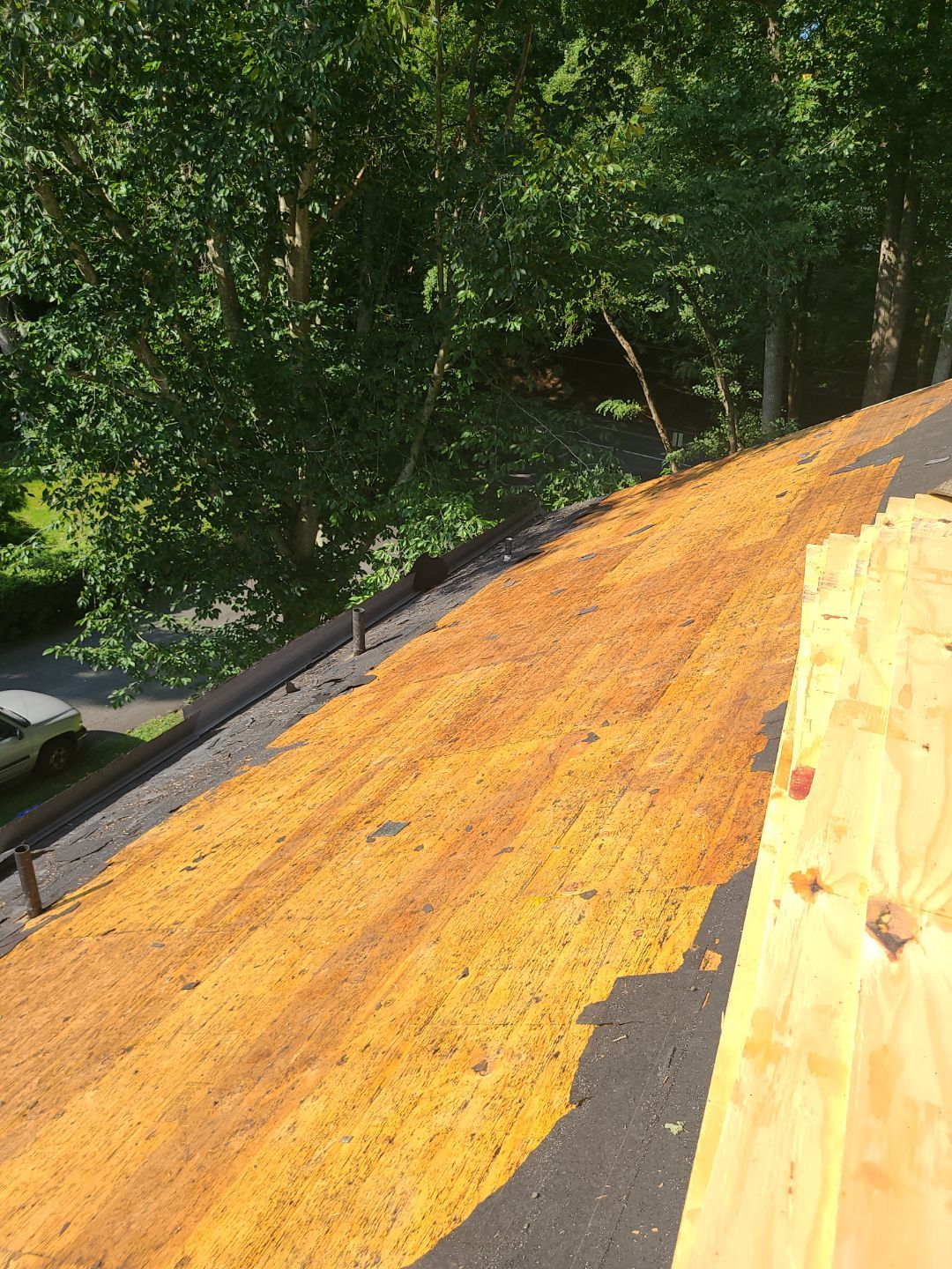 Oakton: Residential Roof Replacement with CertainTeed Landmark Designer Shingles in Pewter by RM Banning, Inc.