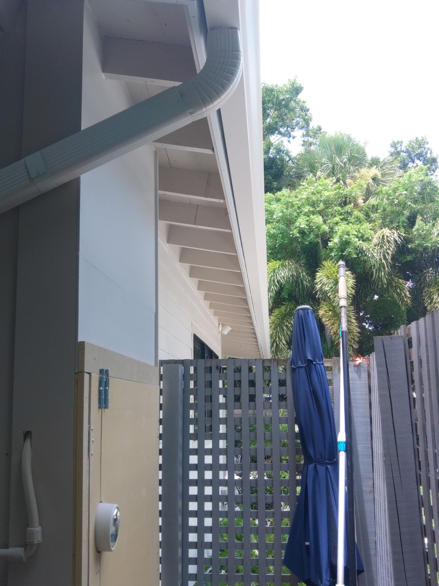 Aluminum Seamless Gutters using 3X4 Elbow Downspout in Sarasota FL by Gutter Professors
