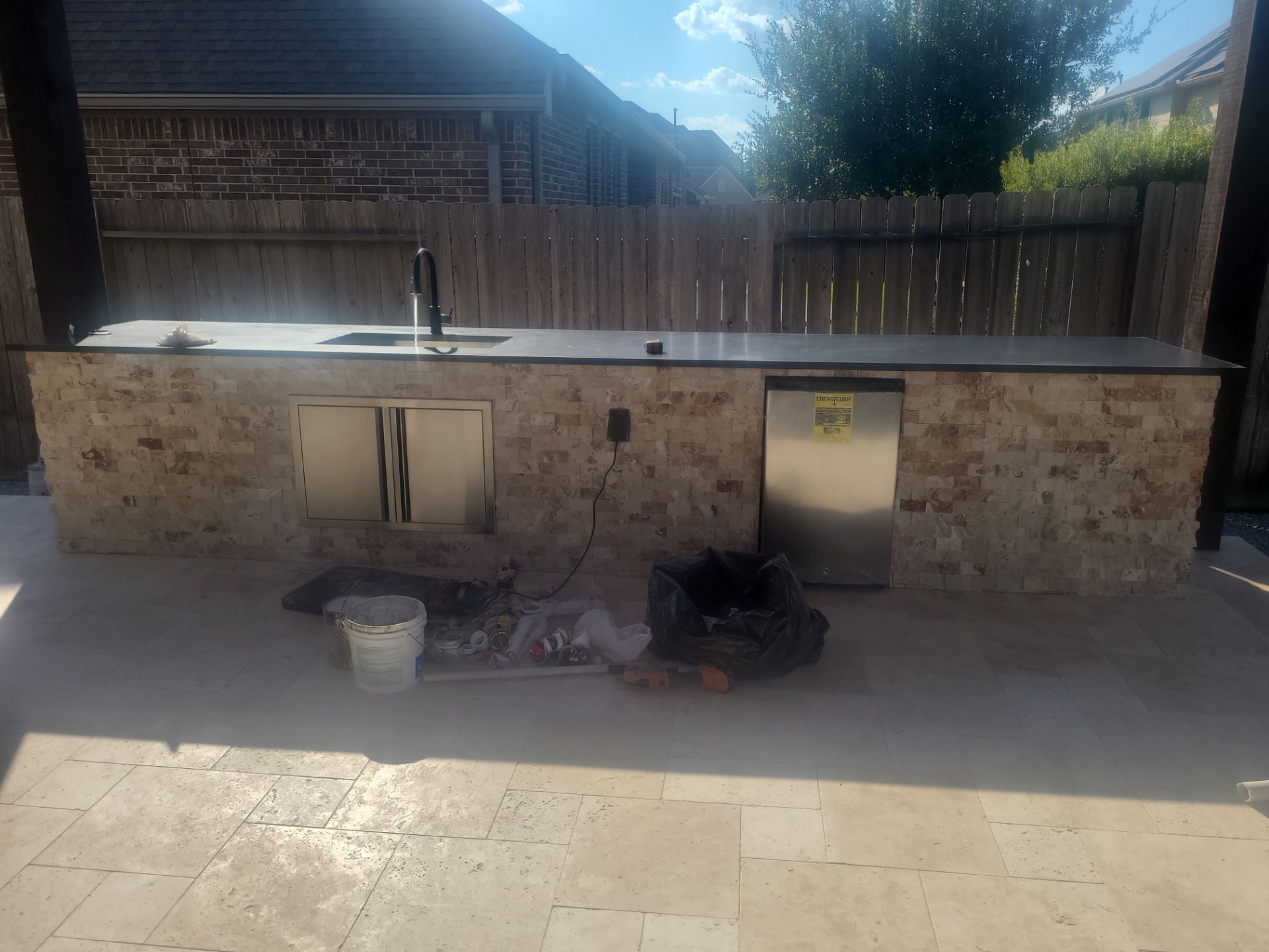 Covered Patio and Summer Kitchen in Spring,  TX by SophAlx LLC