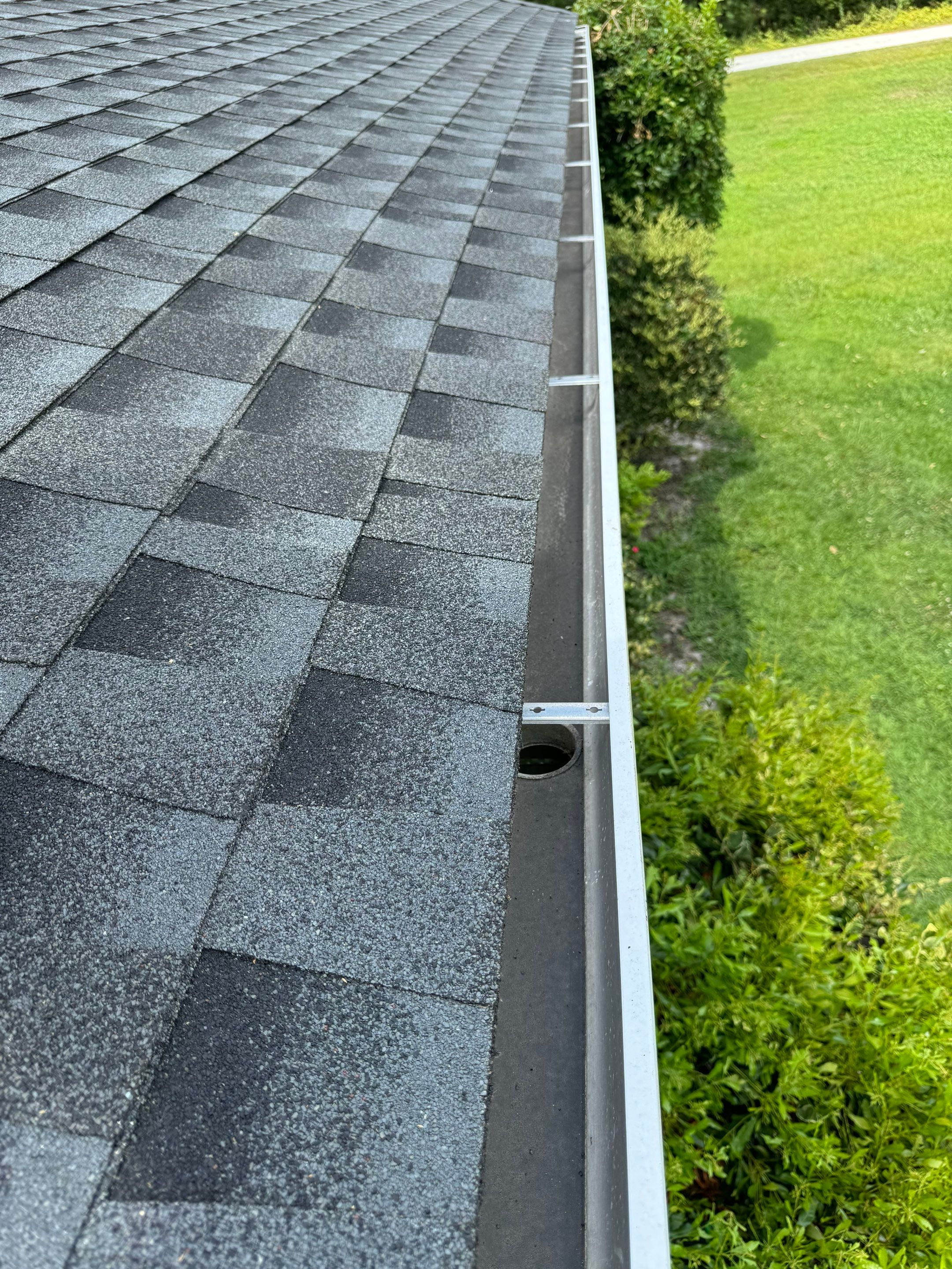 GAF HDZ - Charcoal by Linta Roofing Inc