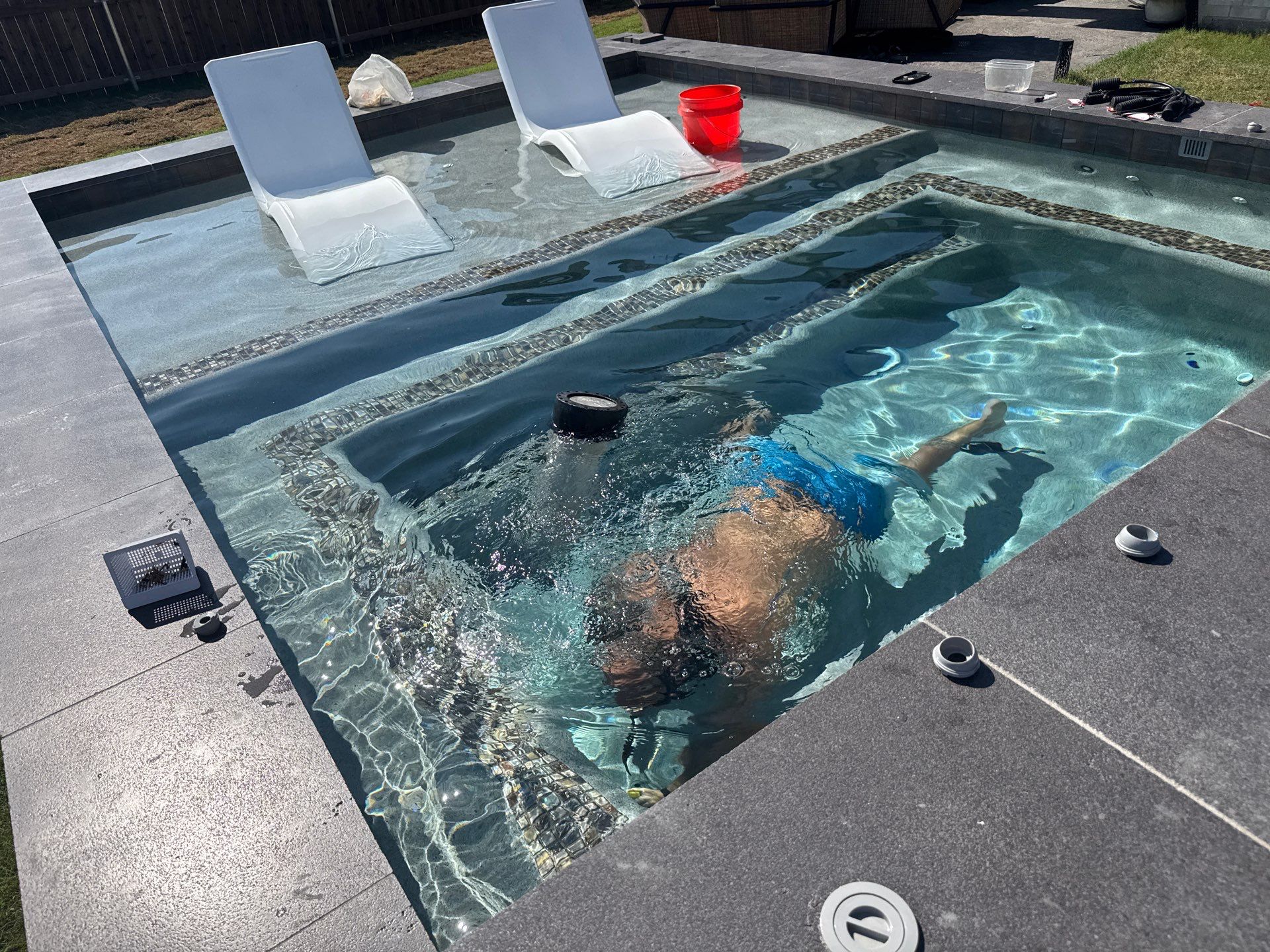 Modern Spool with Tanning Ledge and In-Water Loungers by Pinnacle Pools and Spas - DFW
