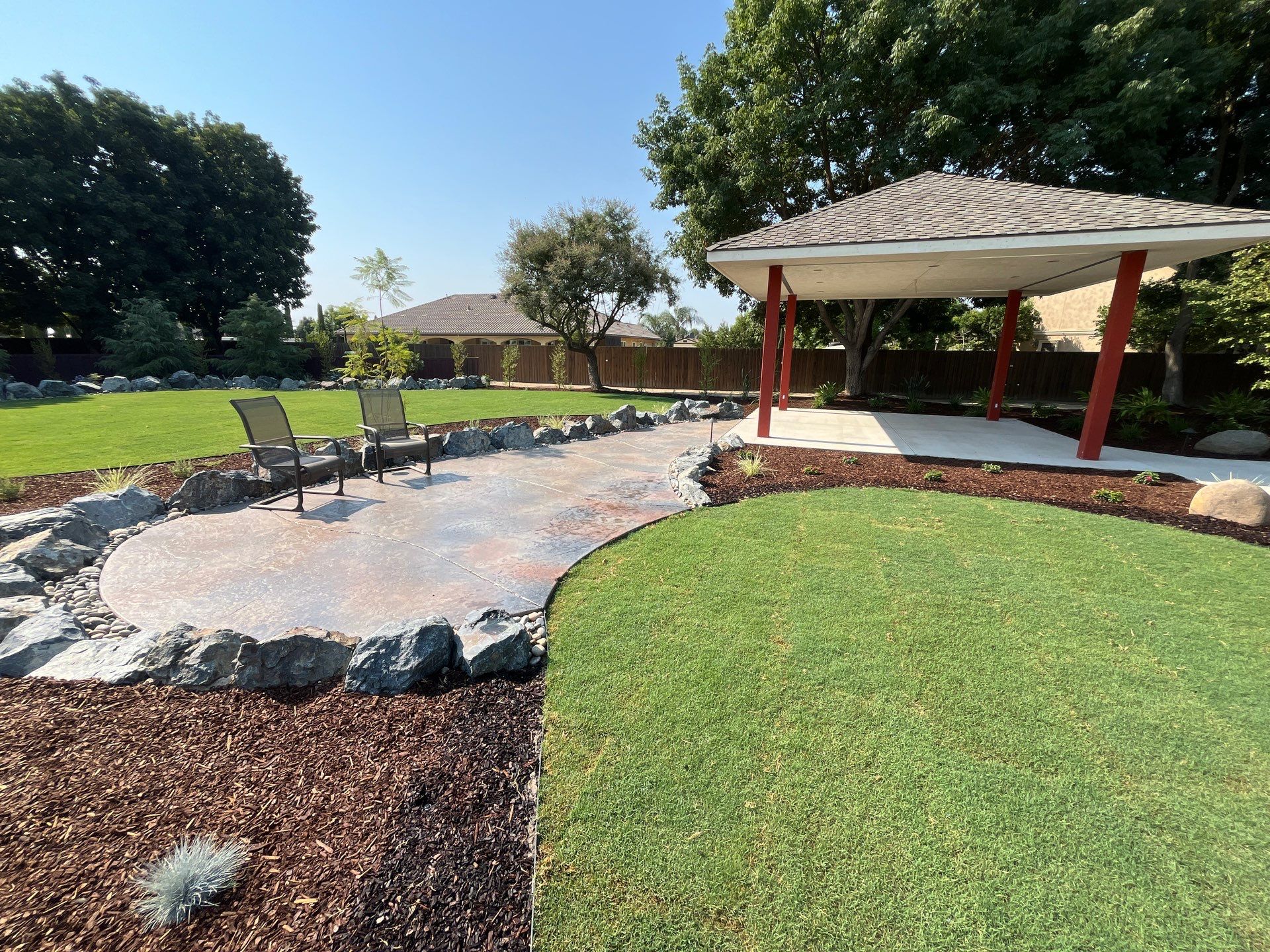 Relaxing Country Estate by Kaylor Landscape inc.
