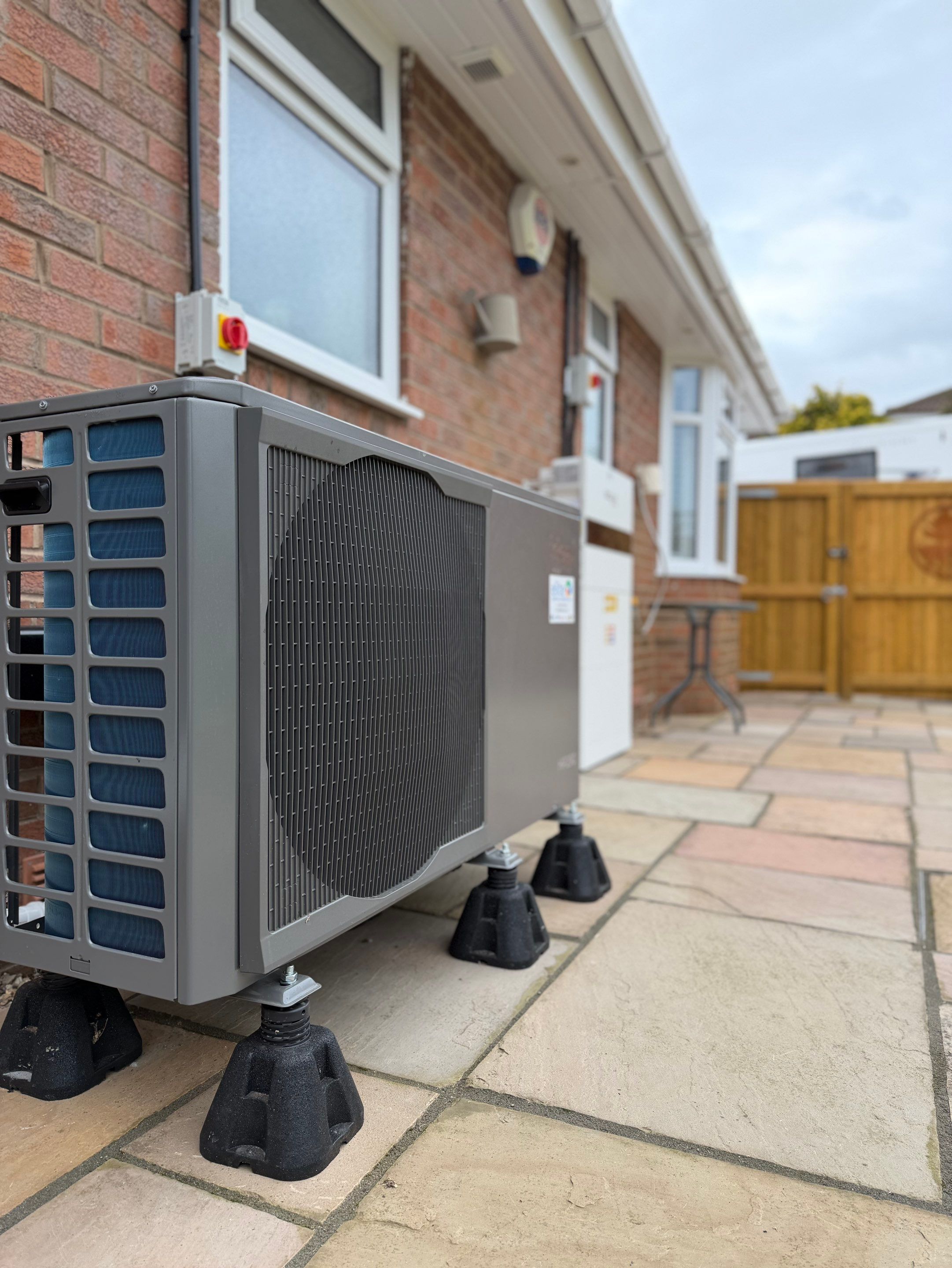 π Going fully renewable β heat pump, solar PV and battery storage working together by Elite Services Group Ltd