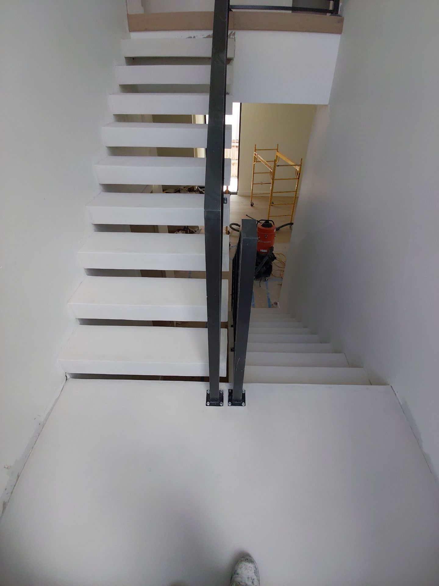 Floating Steps with microtopping by Seamless Surfaces