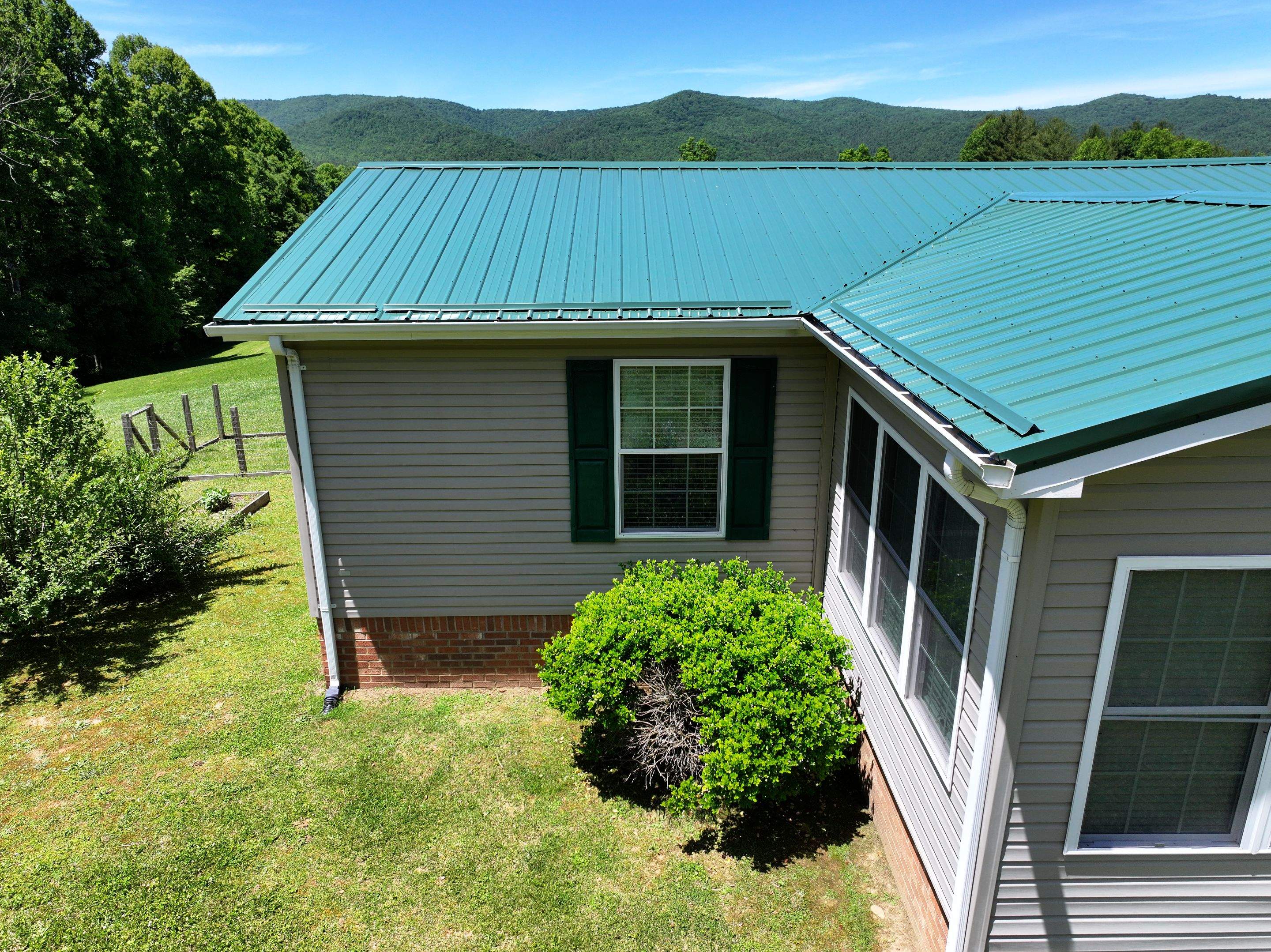 Haley Residence by Omnia Roofing
