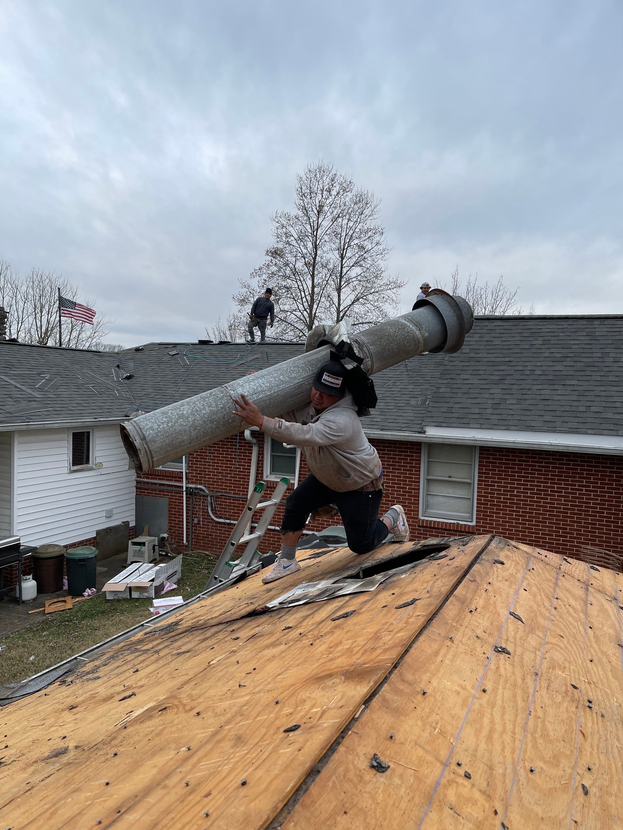 Residential Roofing Installation using Owens Corning Oakridge Roofing System by Undersun Roofing 