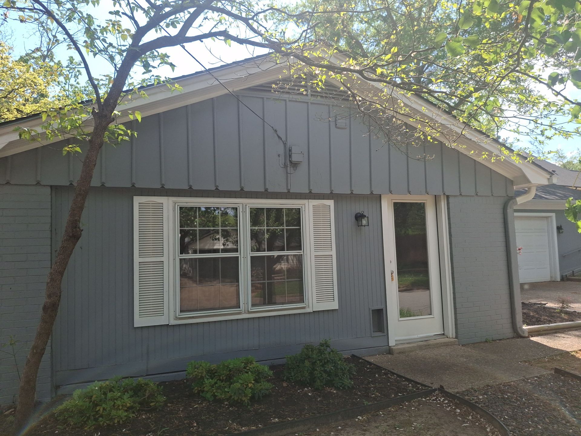From Gray to Modern White: Exterior Repaint in Tyler, TX by Quality Coats Painting