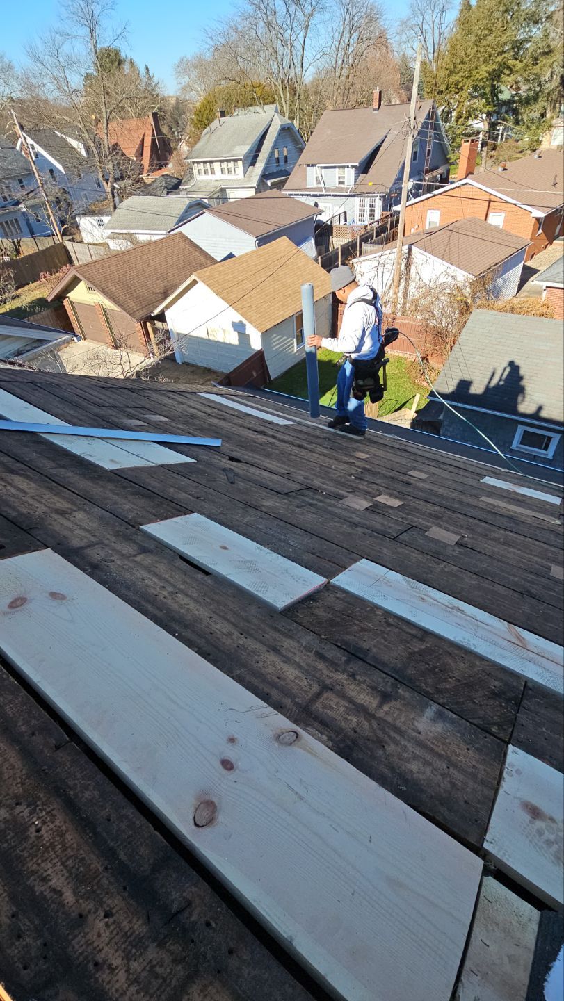 ATLAS PINNACLE COLOR: BURNT HICKORY DRIP EDGE: WHITE by Eagle Eye Roofing