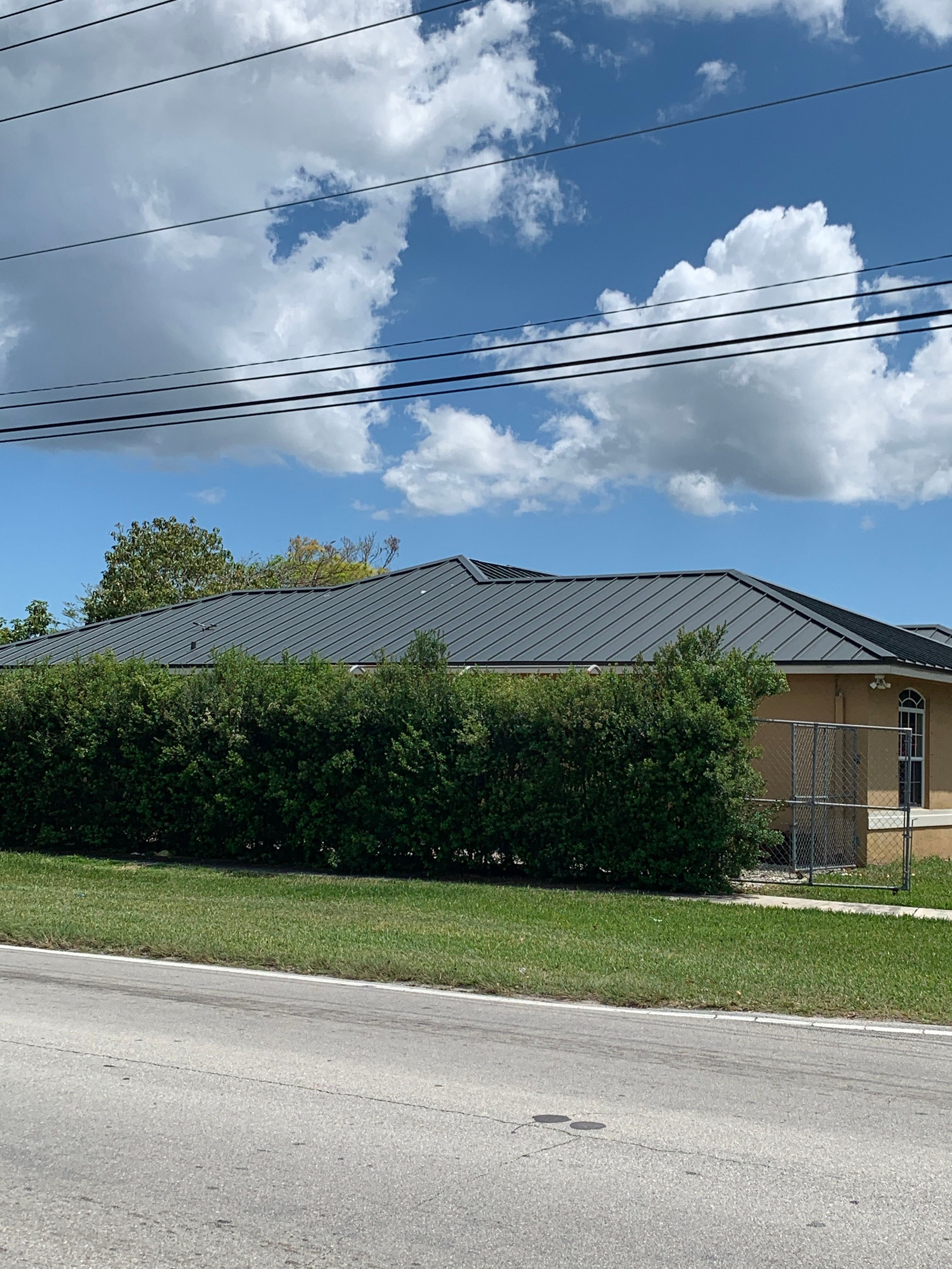 Metal Roof - Galvalume - Charcoal by Istueta Roofing
