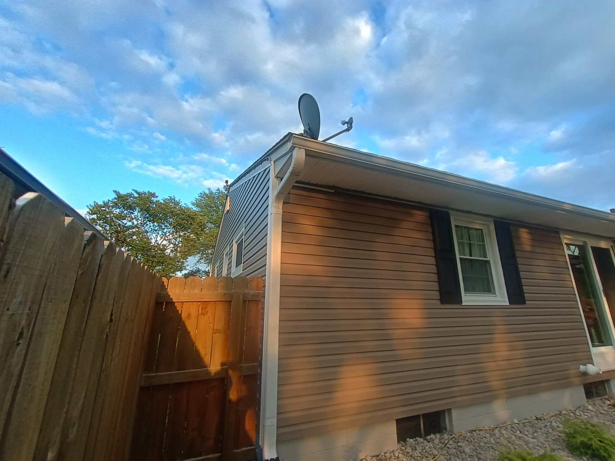 Siding Installation using Mastic Ovation Rugged Canyon D4.5DL by Nitro Roofing and Construction