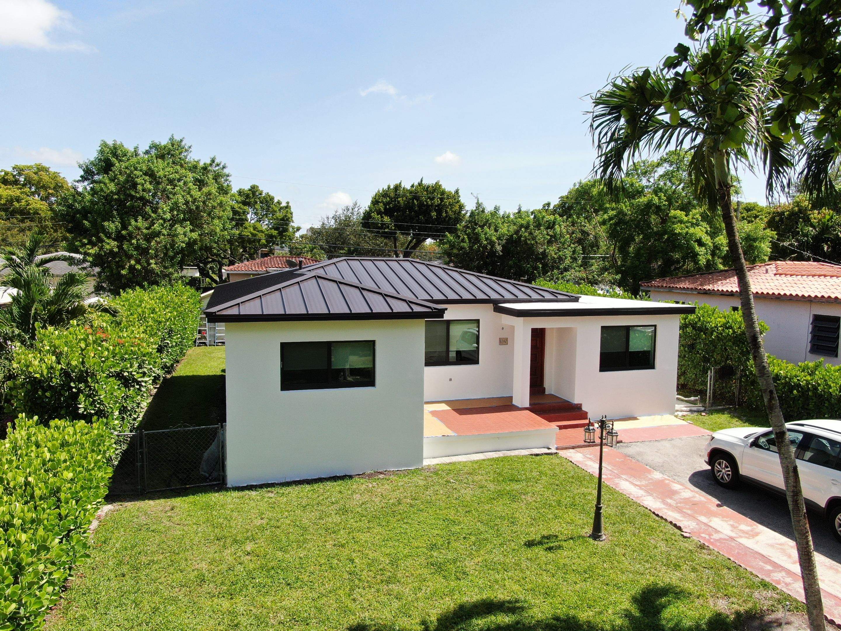Metal Roof - Galvalume - Dark Bronze by Istueta Roofing