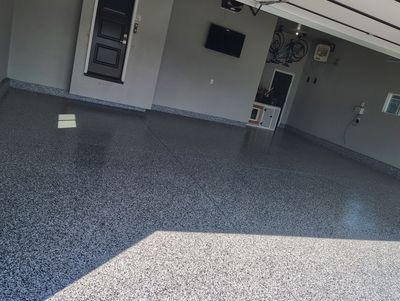 Custom Gray Flake Garage Floor Coating in Sioux Falls