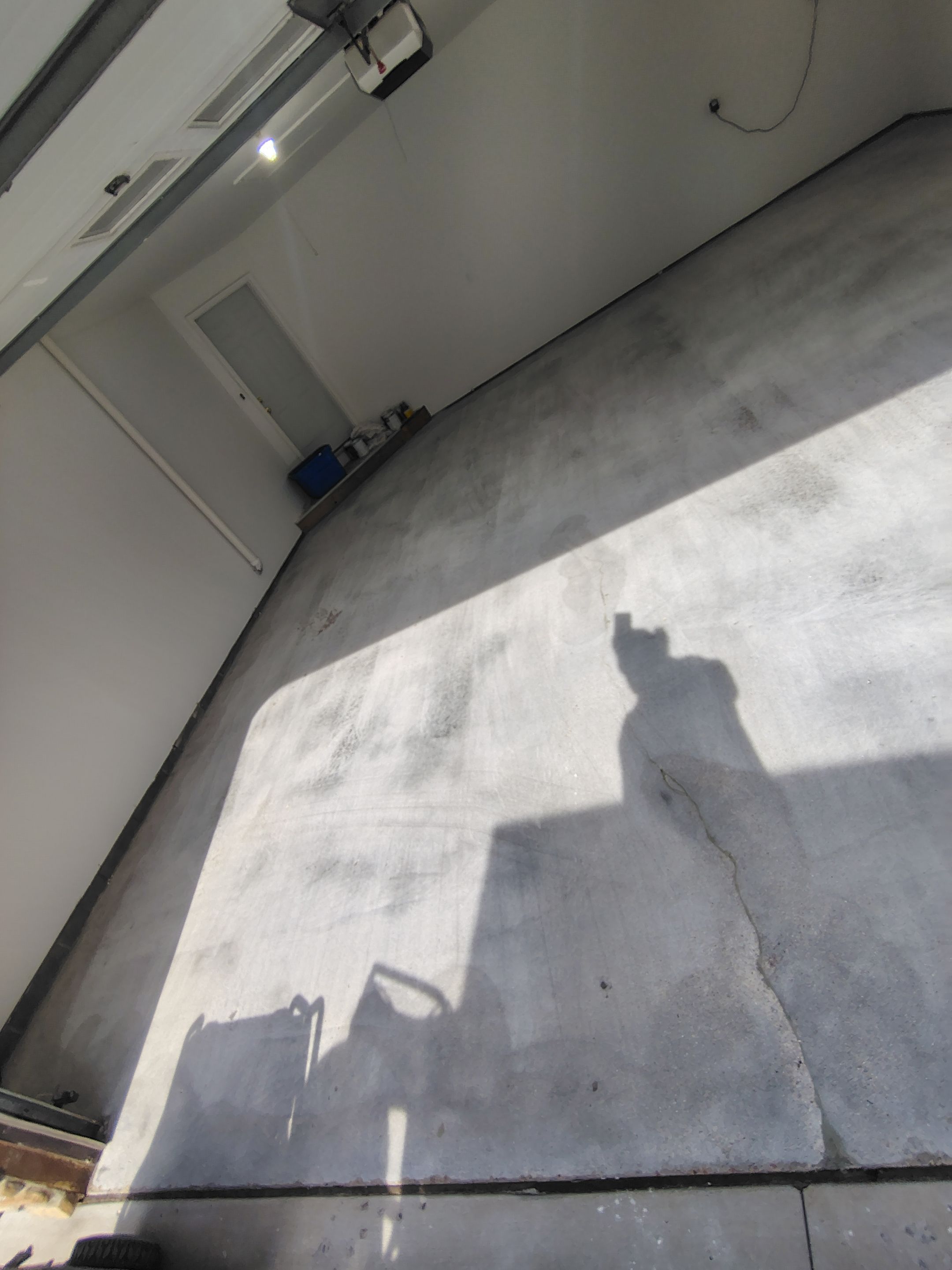 Sioux Falls Garage Floor Coating with Speckled Flake Finish by Select Painting, Coatings & Garage Cabinets