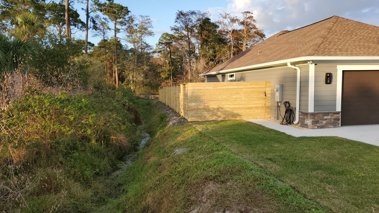 You can never go wrong with Horizontal by Hip Square Fence Inc.