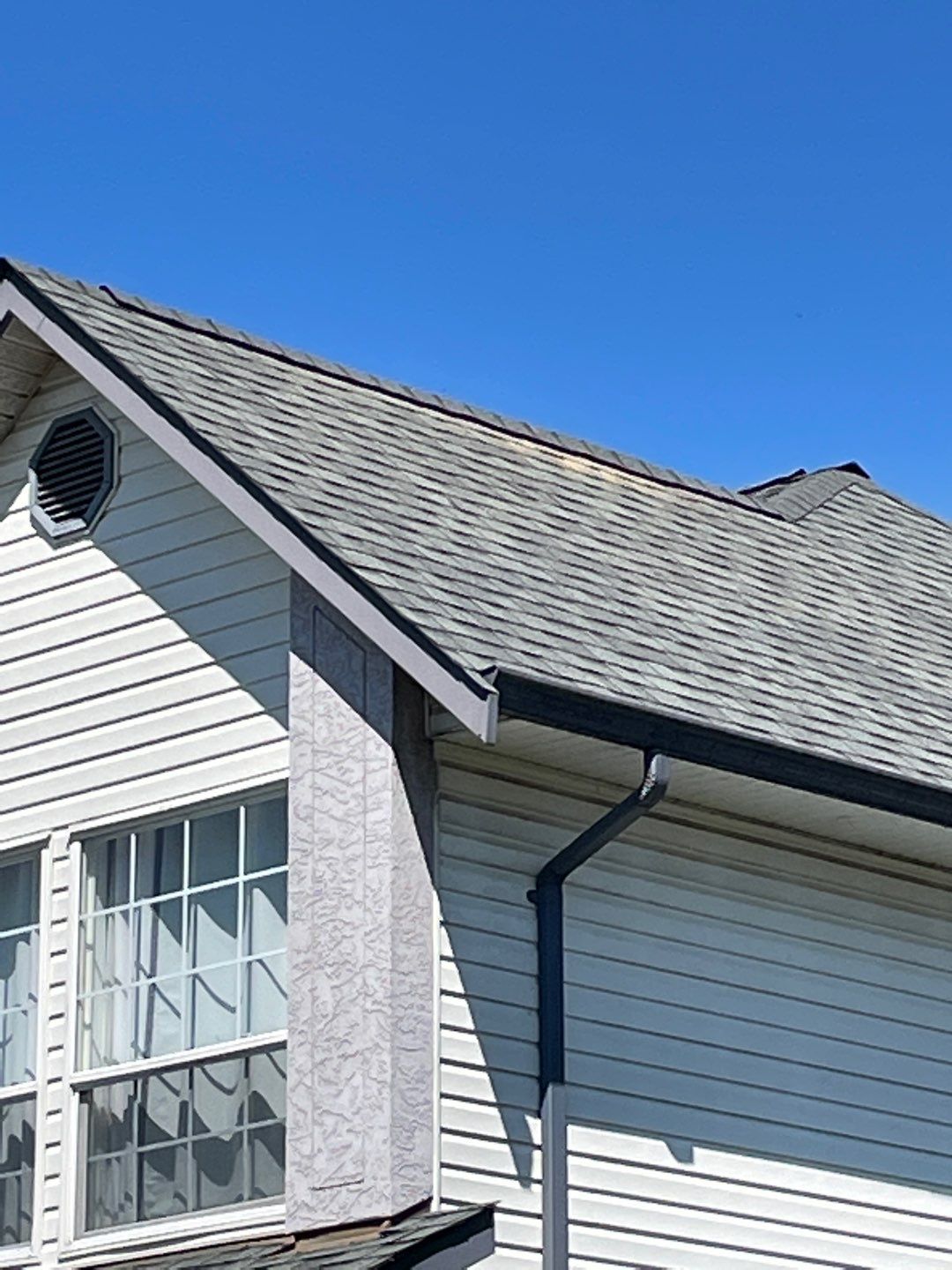 Residential ReRoofing Installation using OC Oakridge shingles by Top Notch Roofing Inc