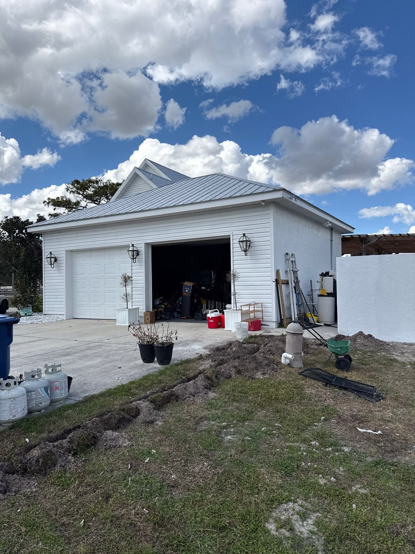 Seamless Aluminum Gutter Installation using 6 Inch Seamless Gutters in Sarasota FL by Gutter Professors