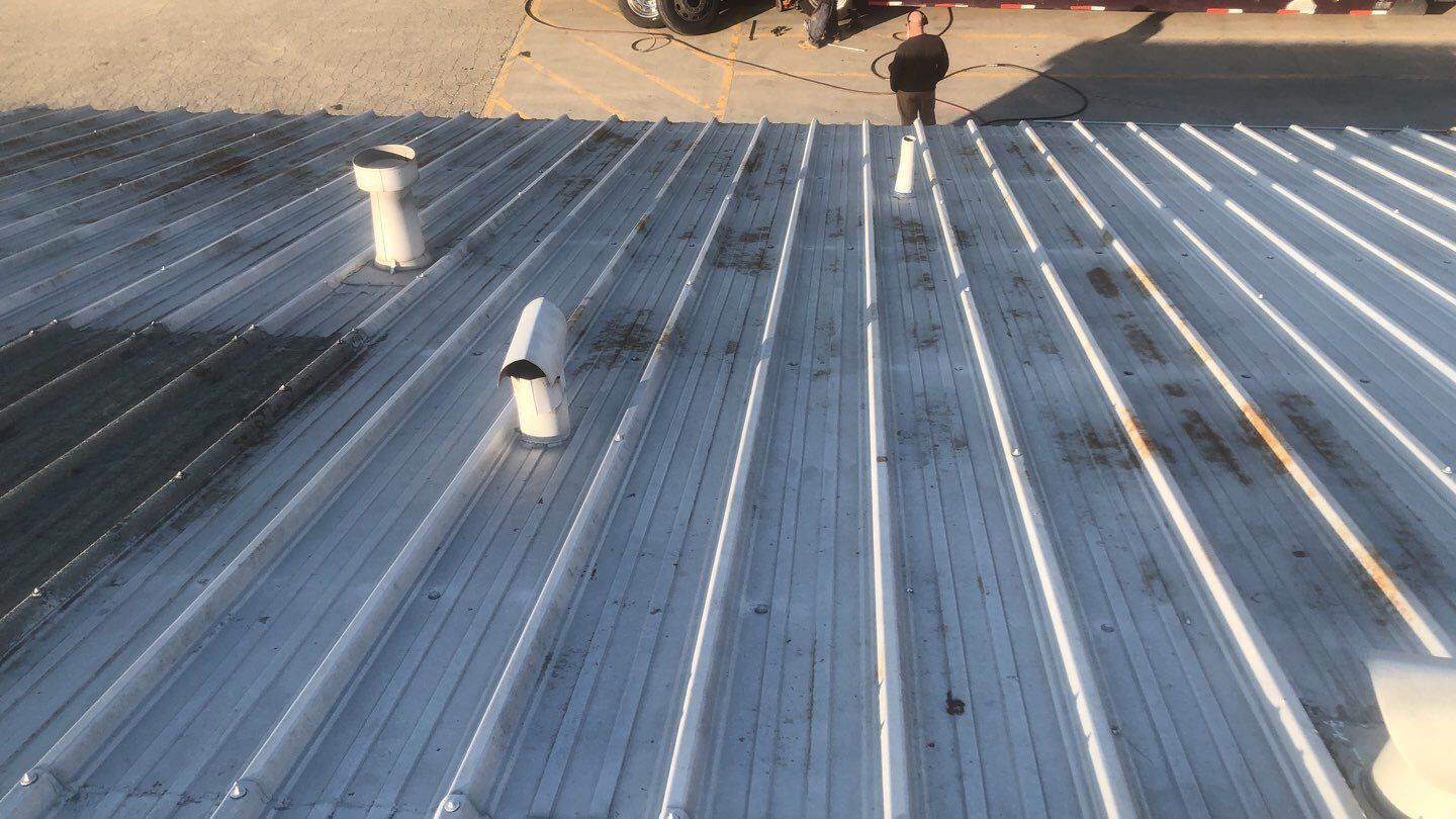 MR Roofing system using Conklin Benchmark/PUMA XL fabric and coating by Straight Edge Roofing Inc