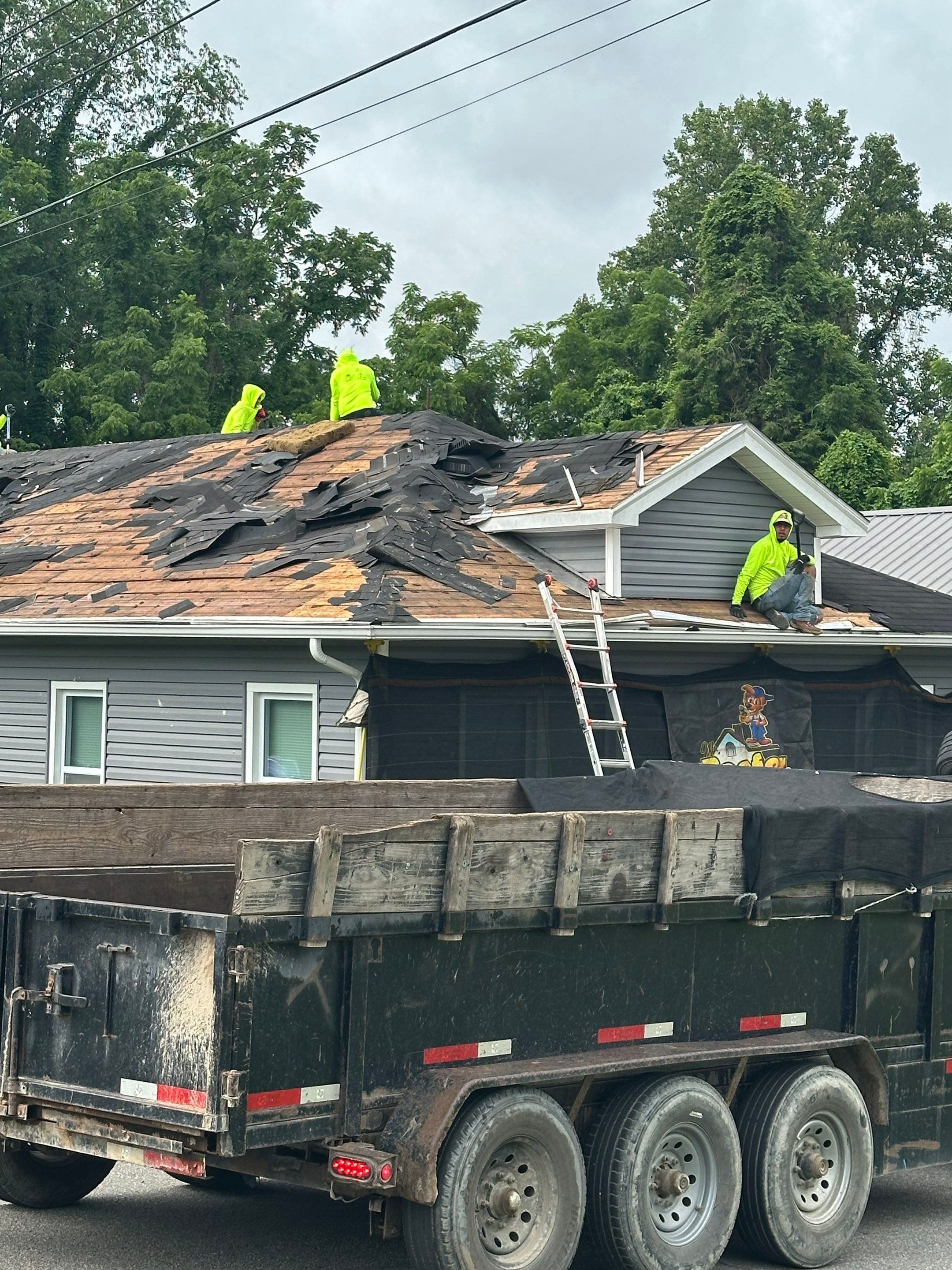 Matte Black Elegance: IKO Dynasty Roof Transformation in Ashland, KY by Mr. Roofer