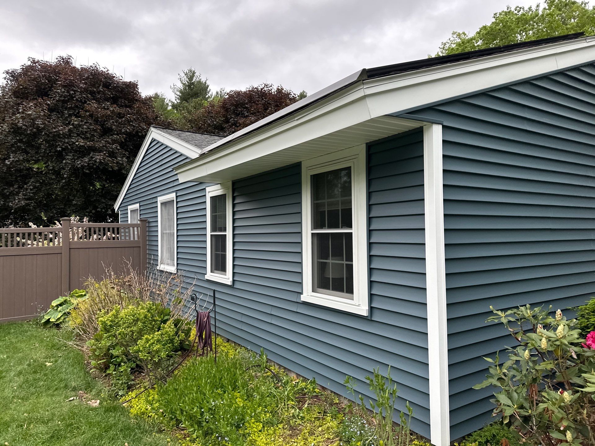Vinyl Siding Transformation – Pacific Blue by Mighty Dog Roofing of Greater Middlesex County