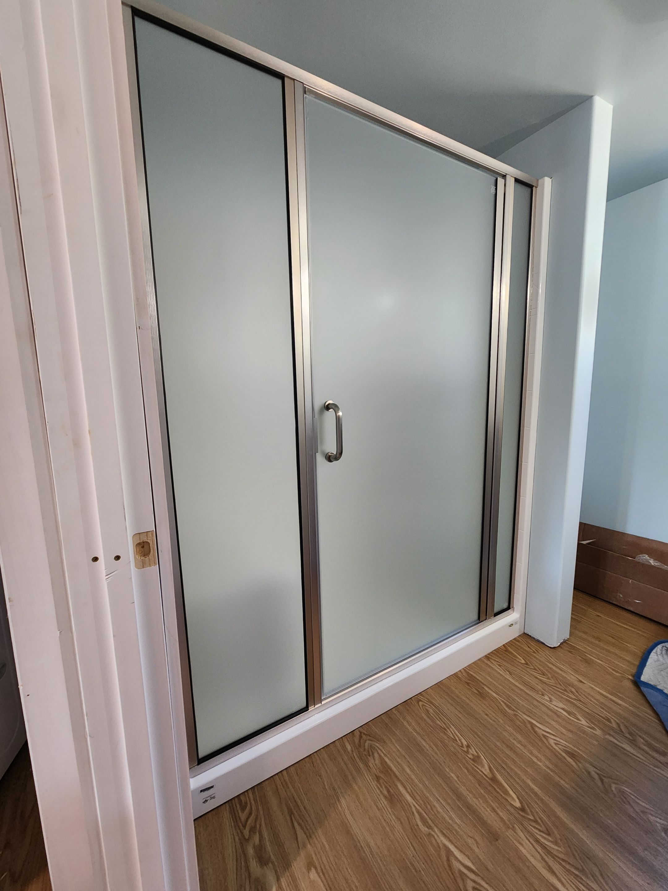 Shower using Alumax Shower by Cheshire Glass Company