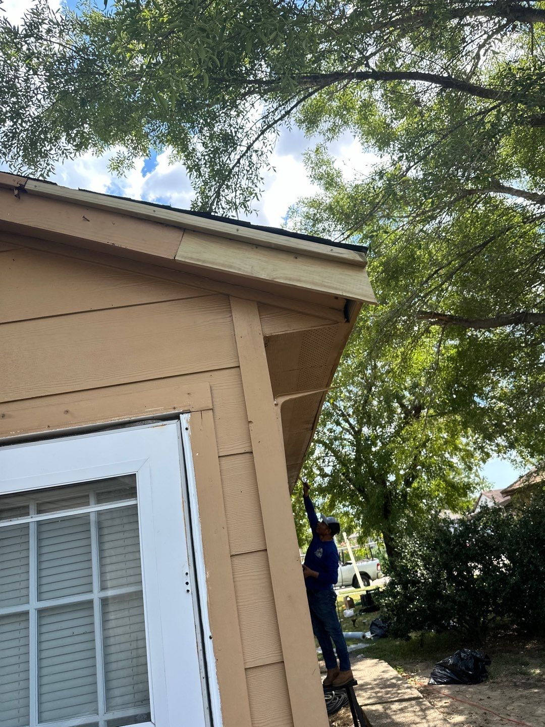 Hail Damage using Owen's Corning Duration (Lifetime) Shingles by Roof Repair Company