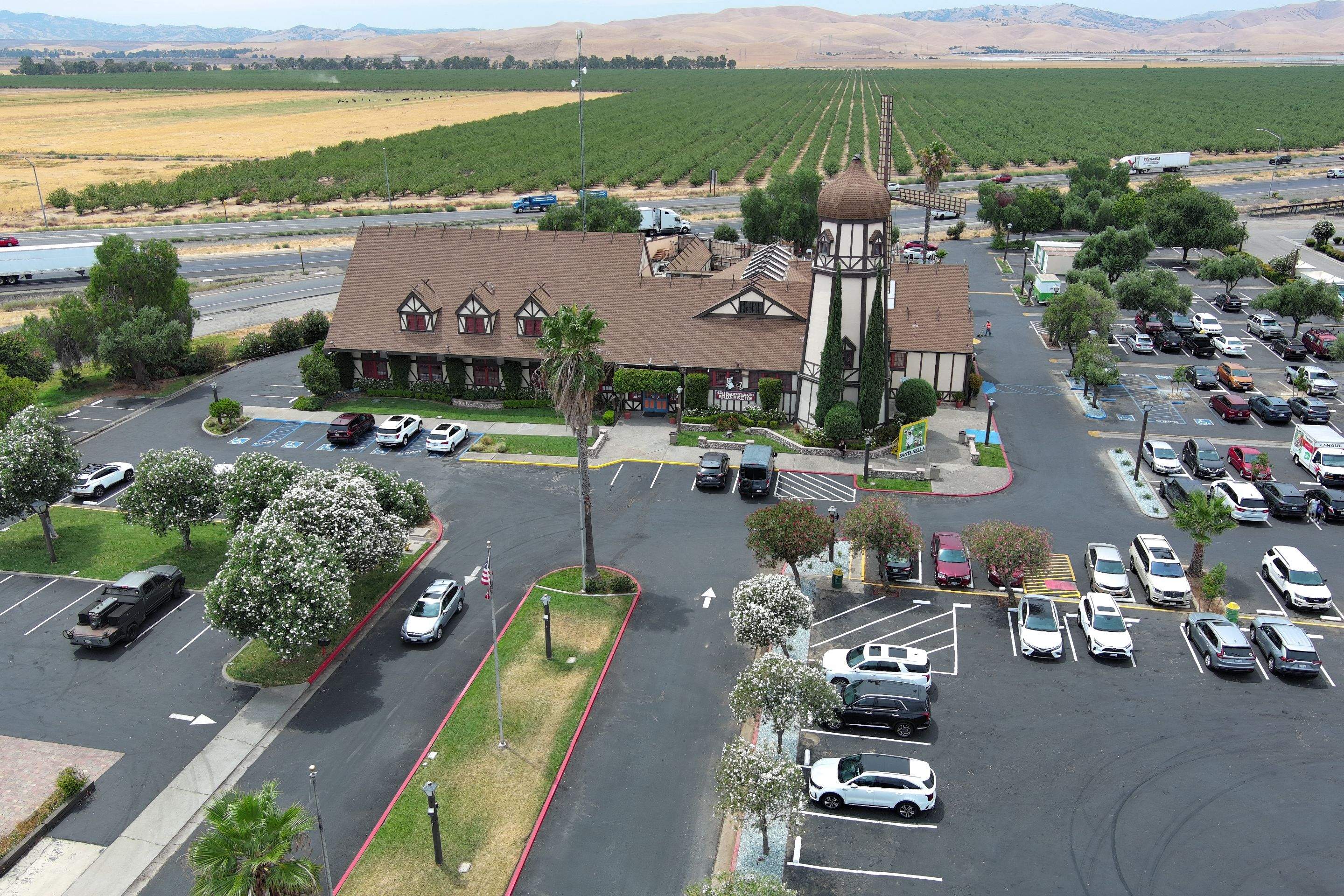 Straight Edge Roofing, Inc featured photo.