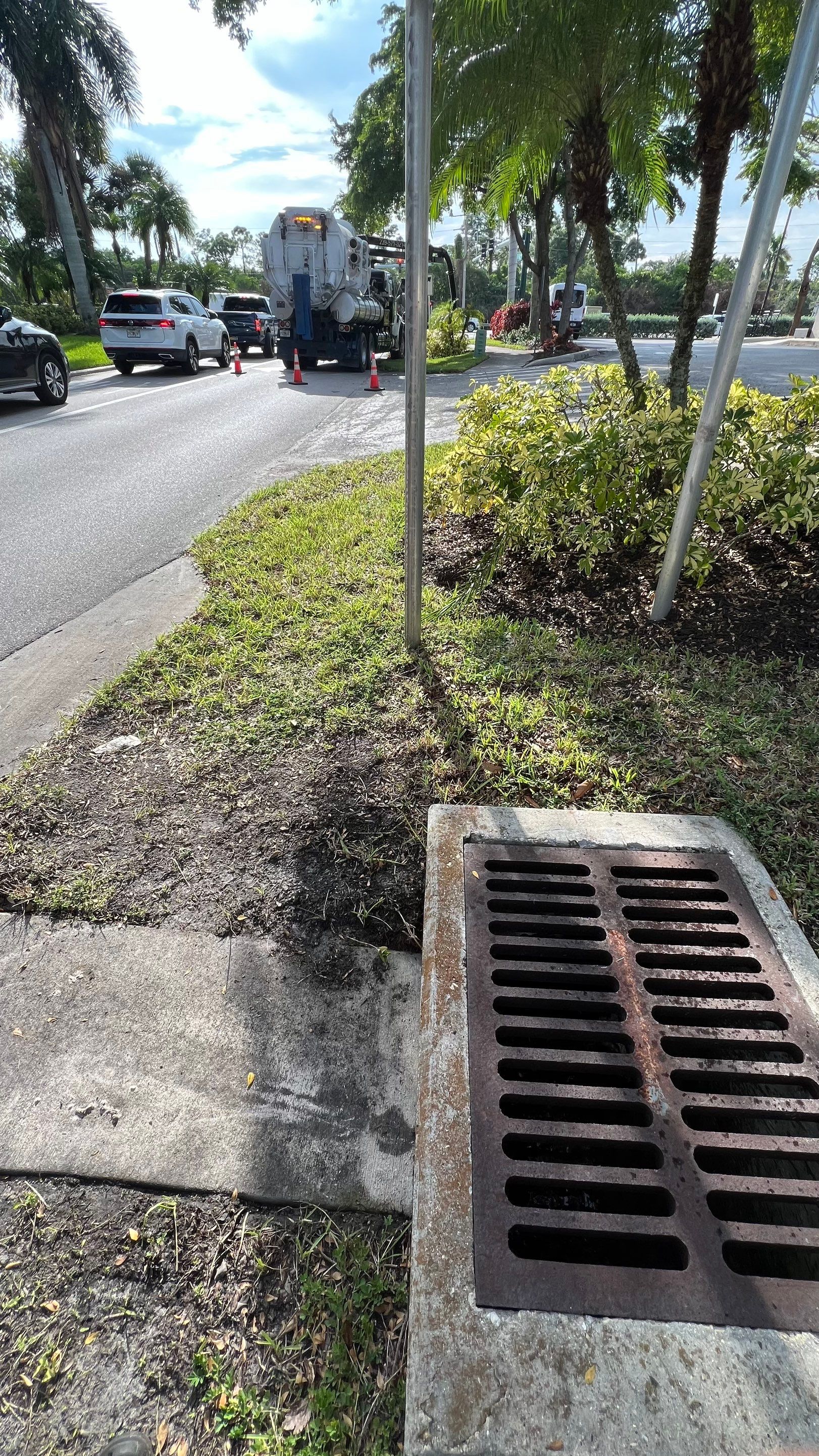 Naples Community Entry Road Stormwater System Cleaning by APS Power & Water