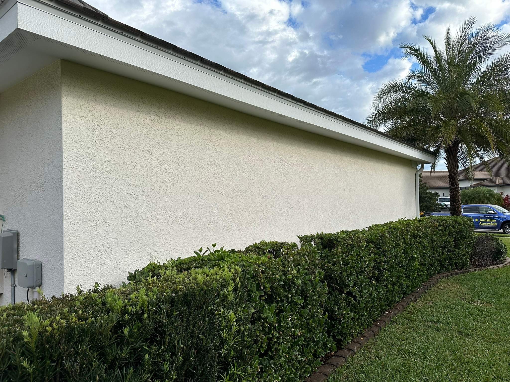 House Wash & Pool Screen Enclosure Cleaning in Winding River Community, Bradenton, FL | Sunshine AquaWash by Sunshine AquaWash