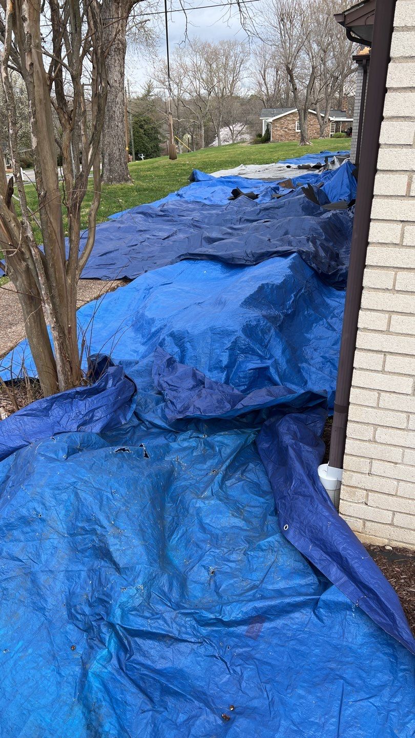 Residential Roofing Installation using Owens Corning Oakridge Roofing System by Undersun Roofing 