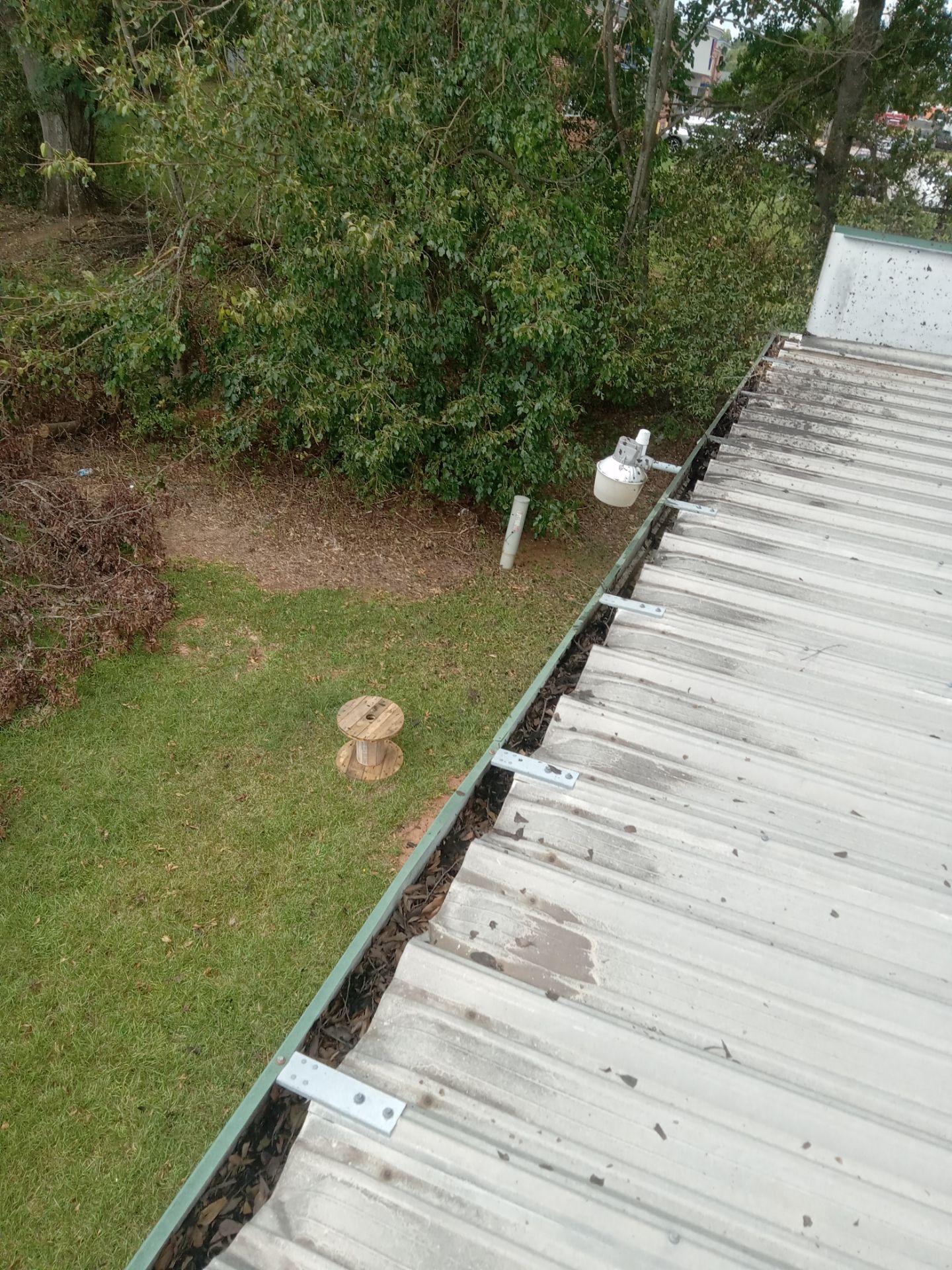 Commercial gutter cleaning Greenville & Spartanburg before photo with filled gutters