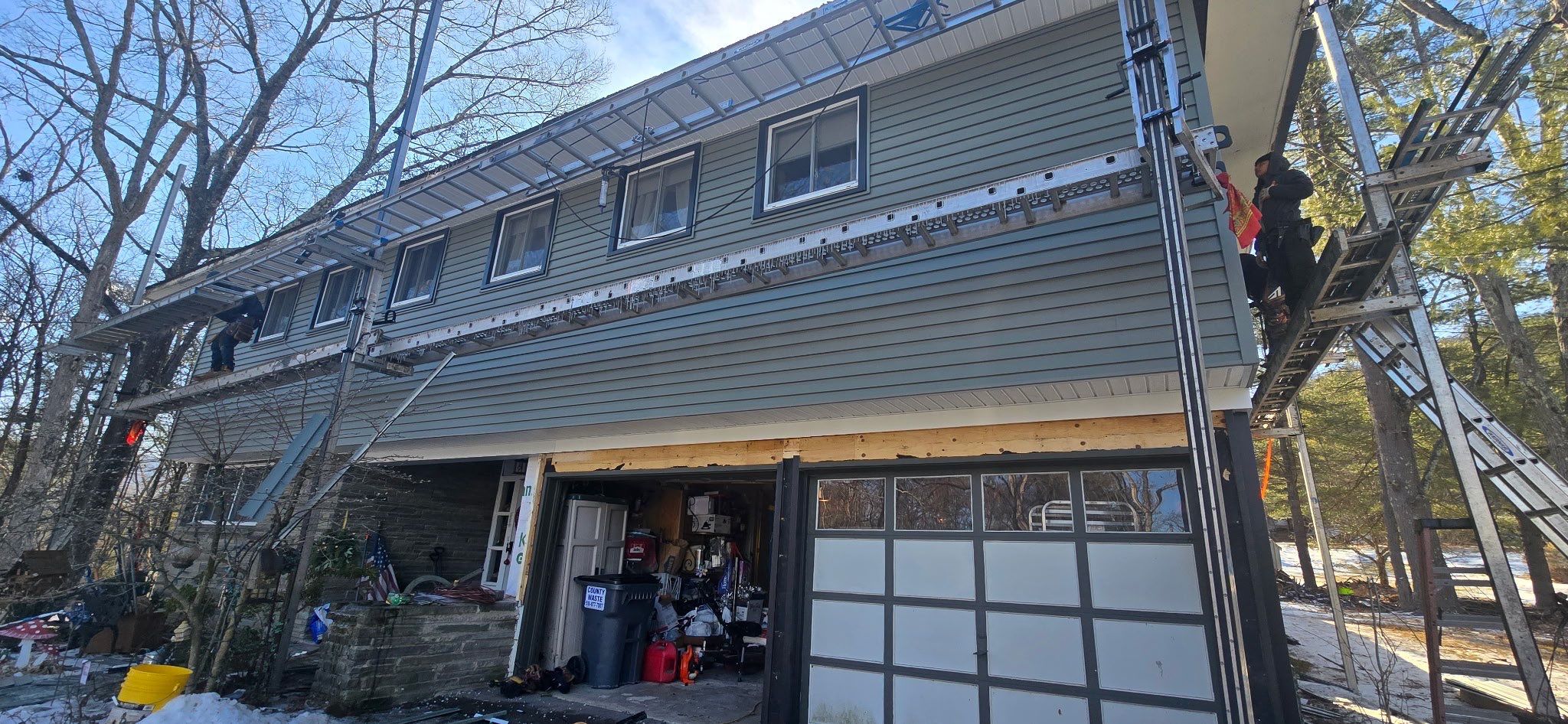 New vinyl siding in Ellenville NY by roberts roofing