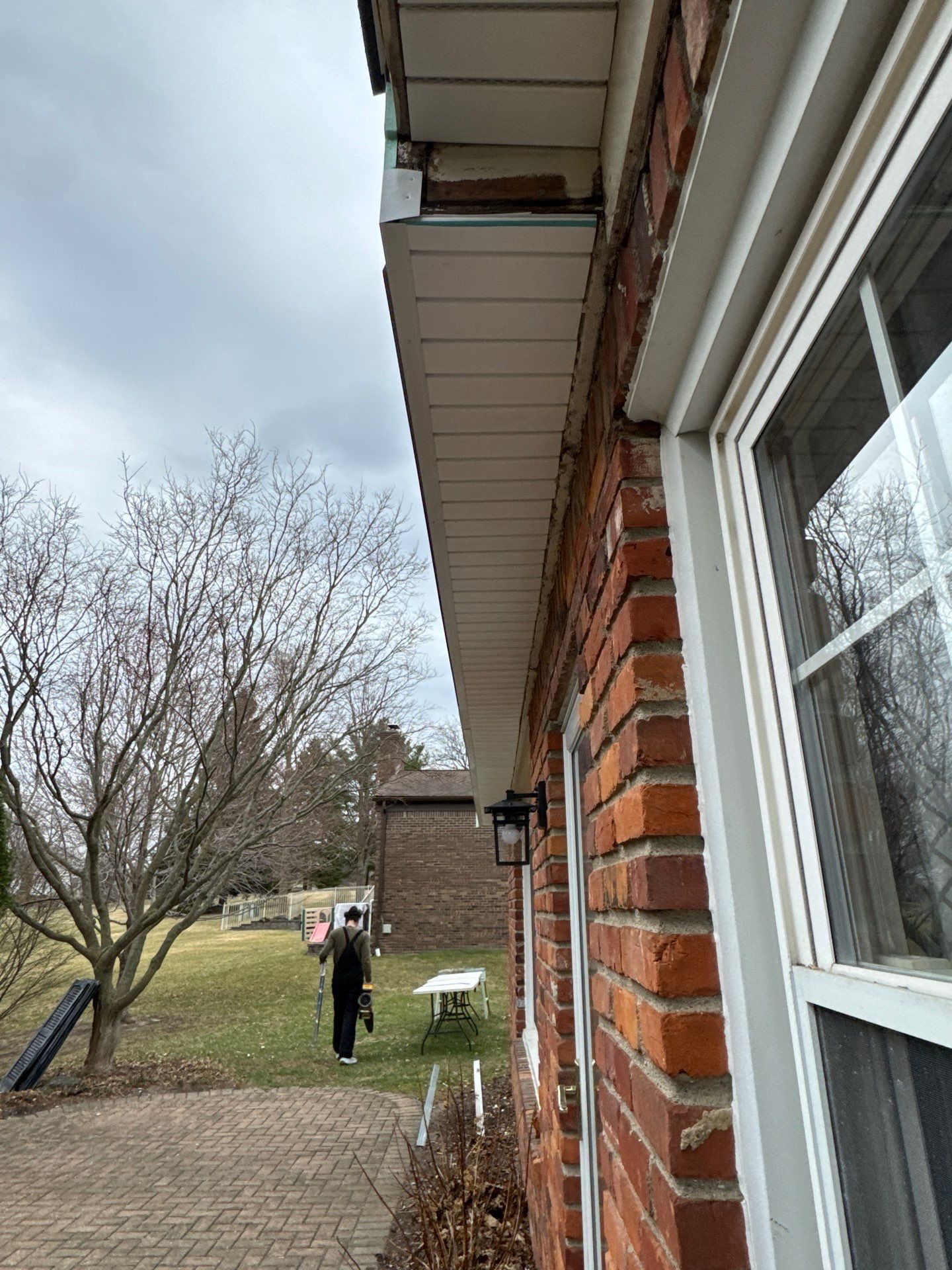Siding Replacement using Alside Charcoal Smoke and Roof Replacement using Owens Corning Peppercorn by 180 Contractors