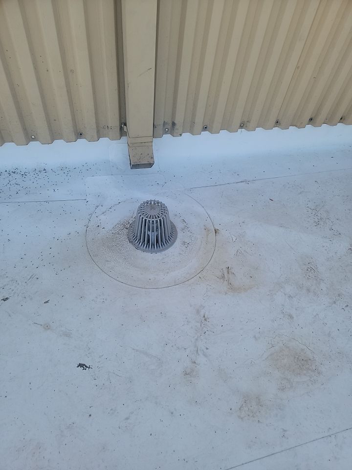 TPO single-ply roofing system using GAF by Straight Edge Roofing Inc