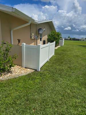 Residential White Vinyl Privacy Fence Enclosure in Rotonda West