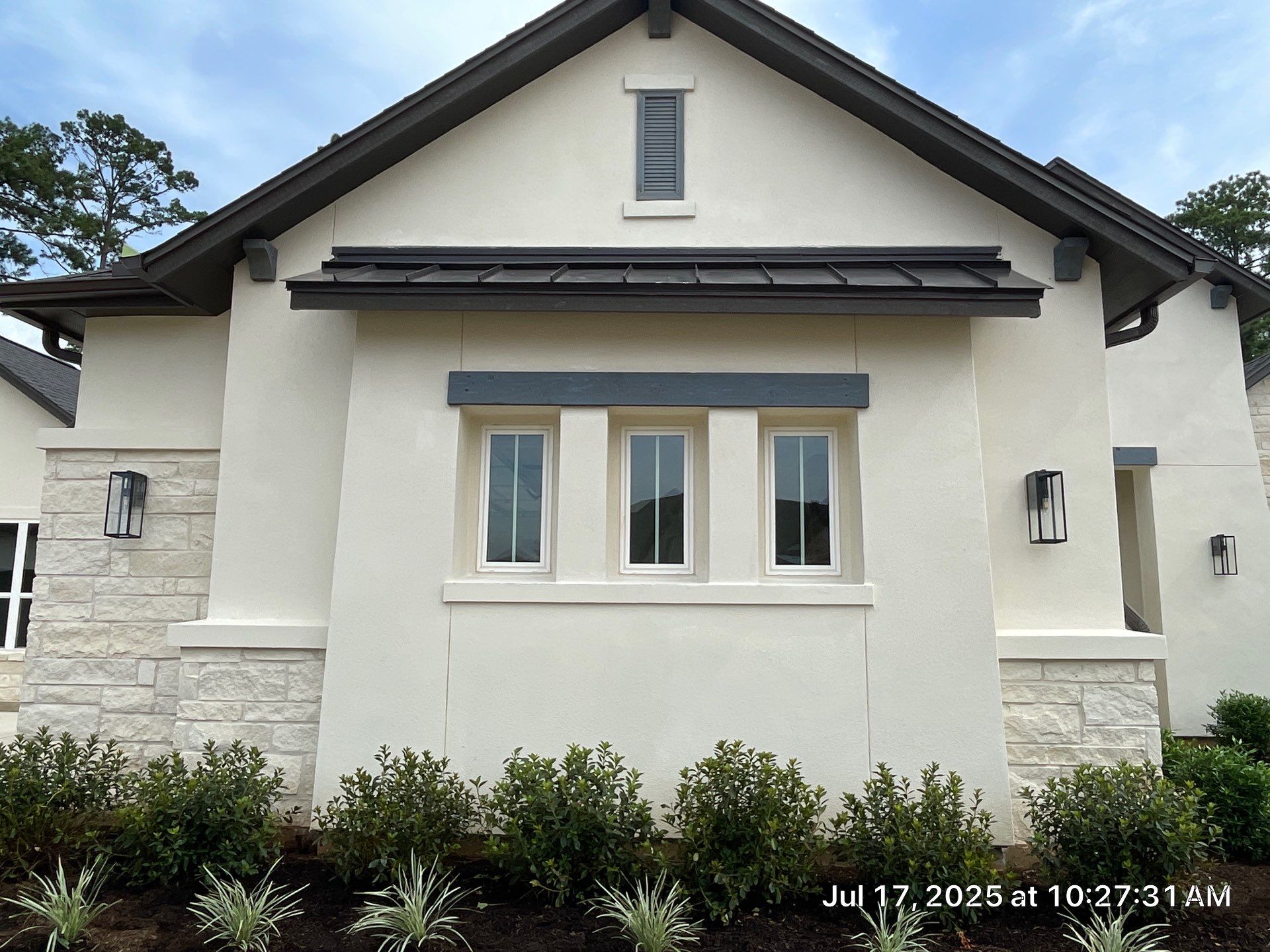 Magnolia Craftsmanship: Stucco and Foam Accents with Stone Integration by Apex Conventional Stucco Llc