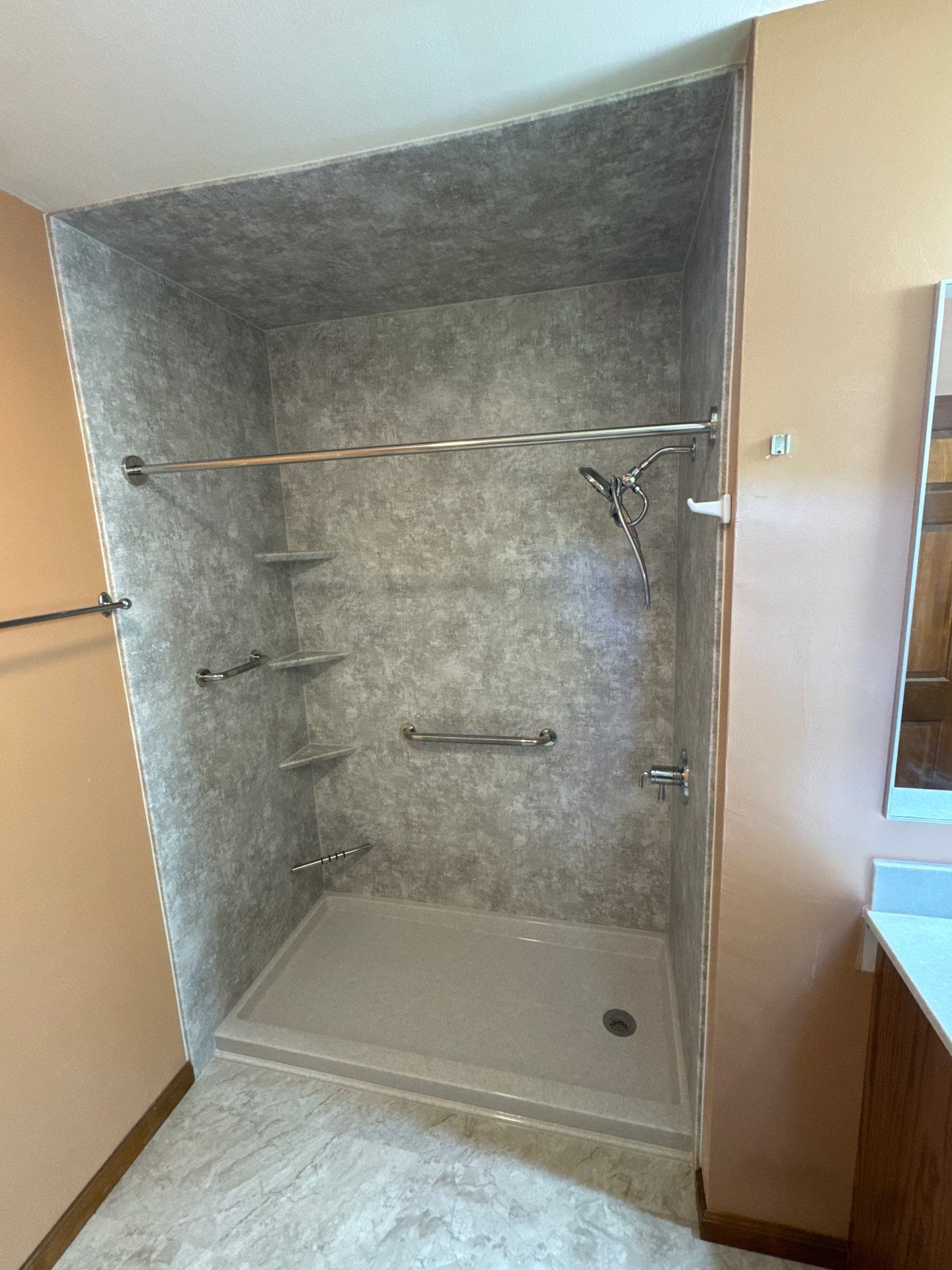 Full Bathroom: Metapeake & Platinum by Rome Bath Remodeling