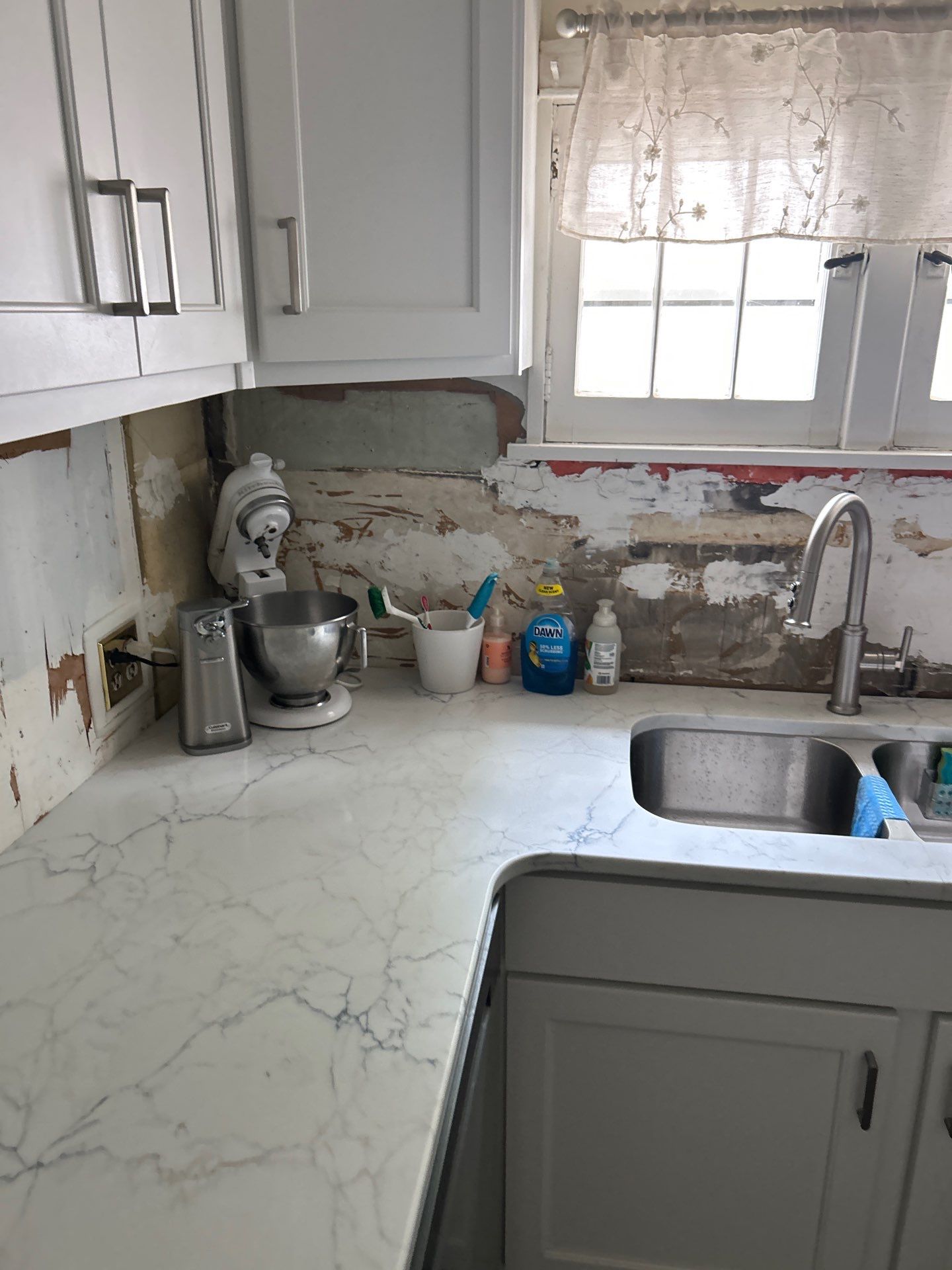Natural Marble Tile Backsplash Installation in Louisville by Footprints Floors Kentucky