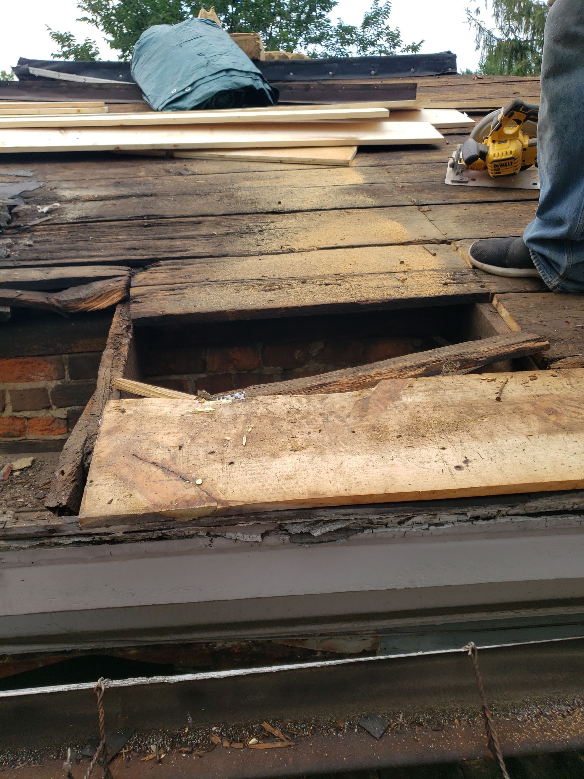 ATLAS PINNACLE COLOR: MAJESTIC SHAKE DRIP EDGE: WHITE by Eagle Eye Roofing